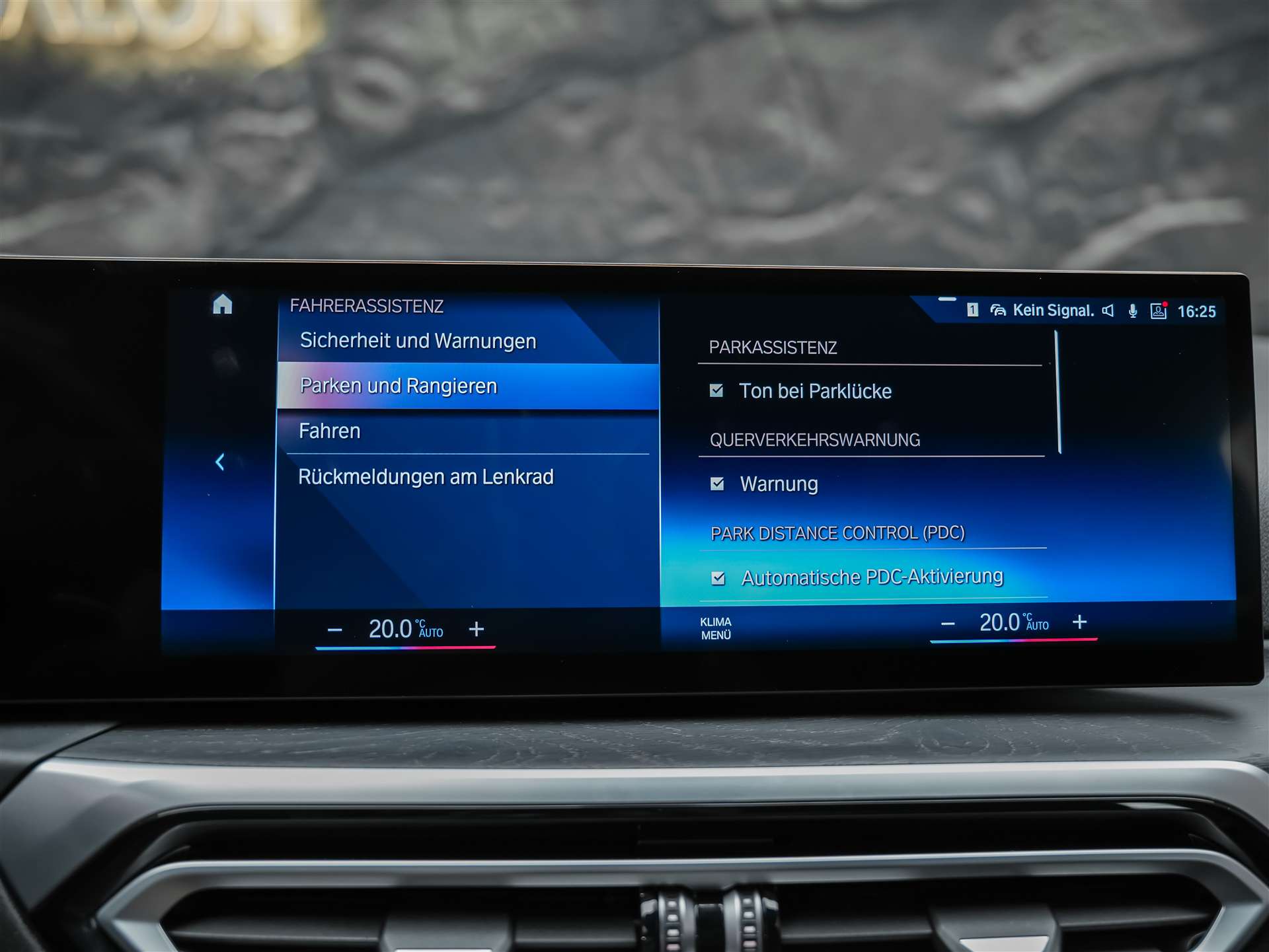 BMW 330i xDrive Steptronic M Sport *360° Kamera*Head Up Display*Abstandsregler*-image-36
