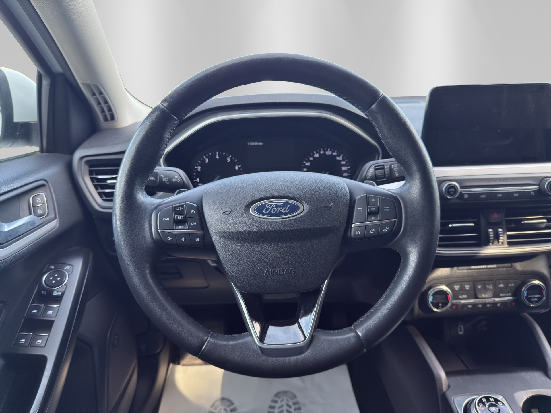 FORD Focus 1.0 SCTi Trend+ Automatic-image-9