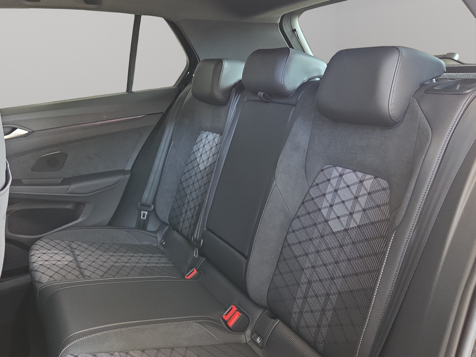 VW Golf 1.5 e TSI mHEV R-Line DSG-image-8