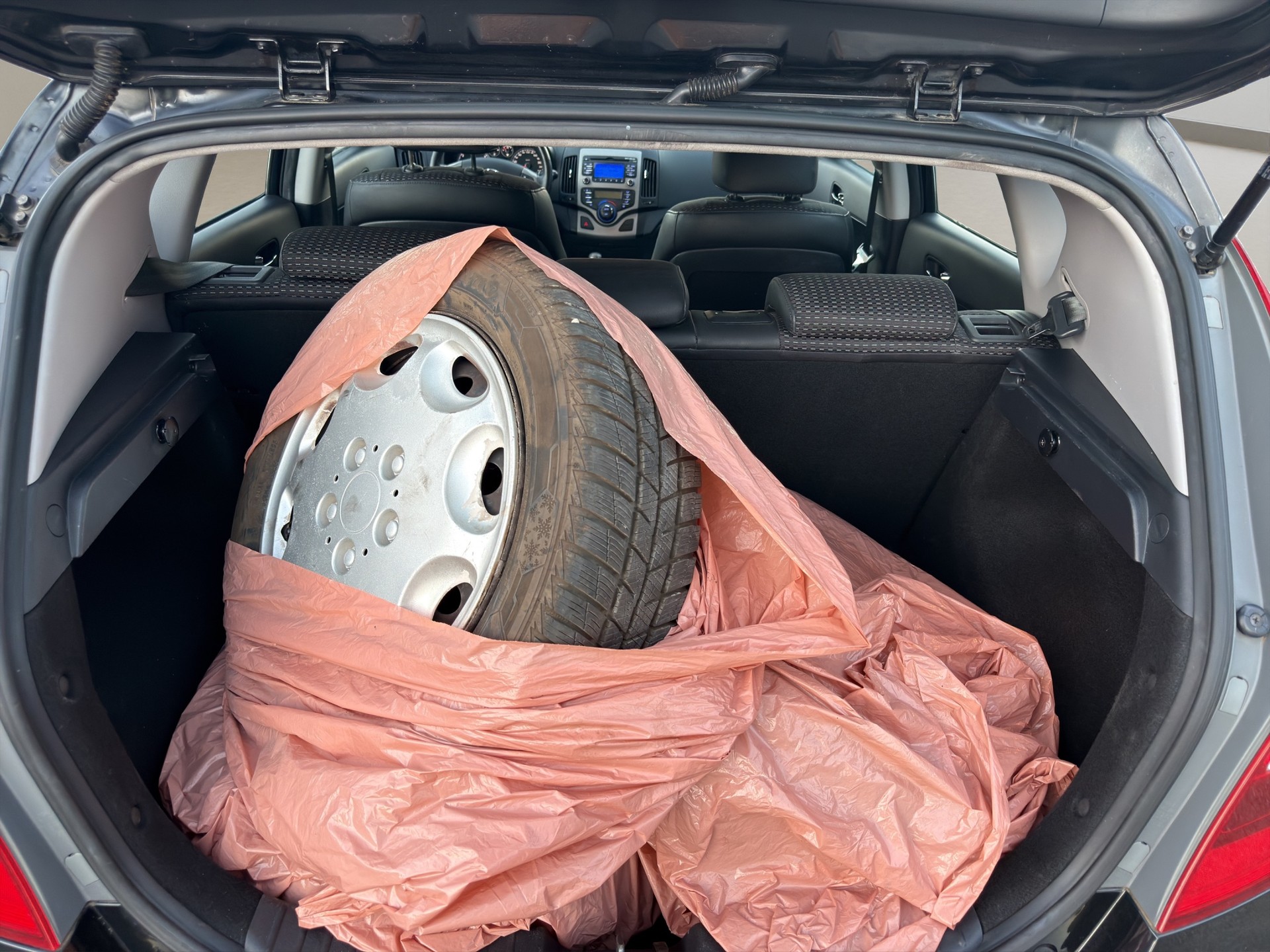 HYUNDAI i30 2.0 Premium-image-13