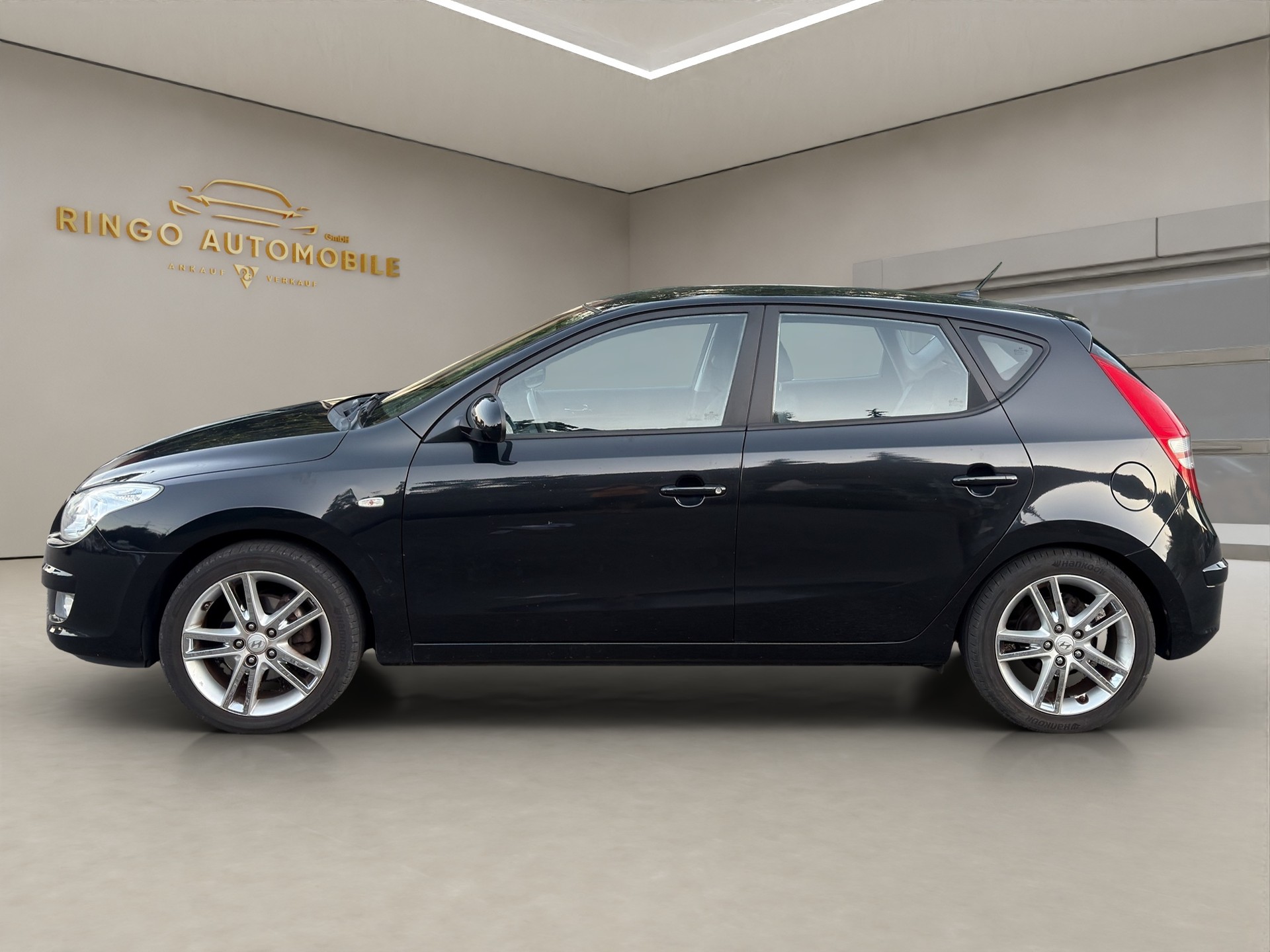 HYUNDAI i30 2.0 Premium-image-3
