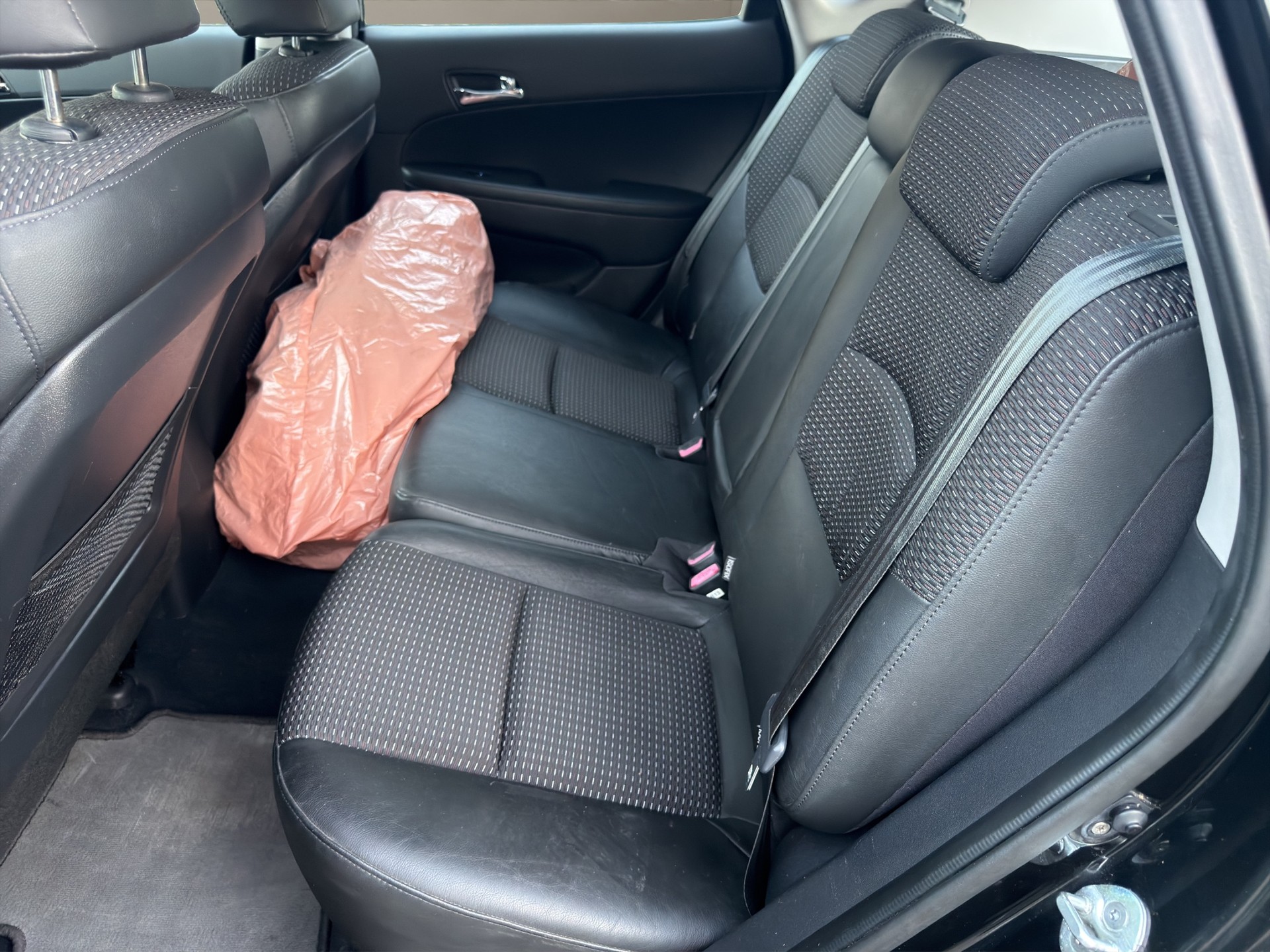 HYUNDAI i30 2.0 Premium-image-10