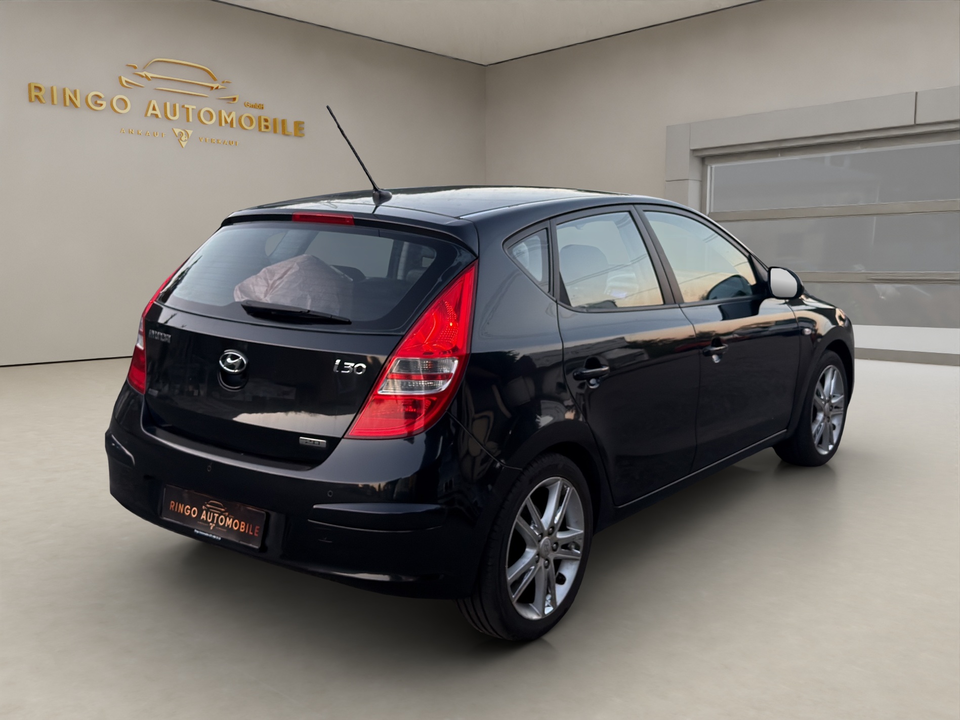 HYUNDAI i30 2.0 Premium-image-6