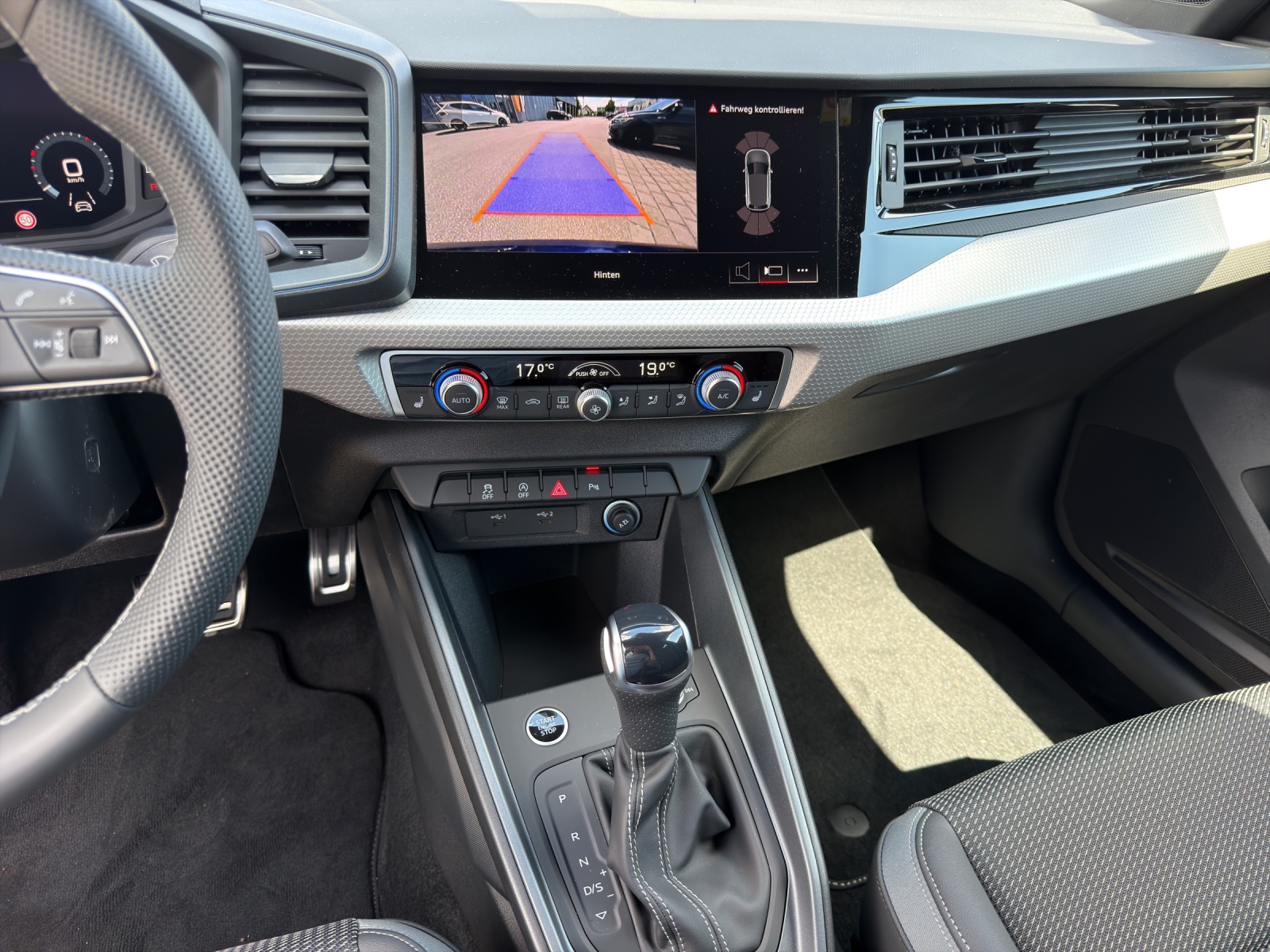 AUDI A1 Sportback 30 TFSI S Line Attraction S-tronic-image-10