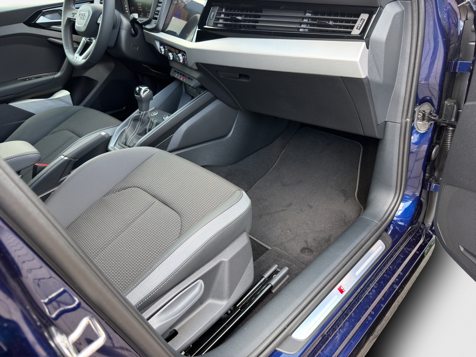 AUDI A1 Sportback 30 TFSI S Line Attraction S-tronic-image-15