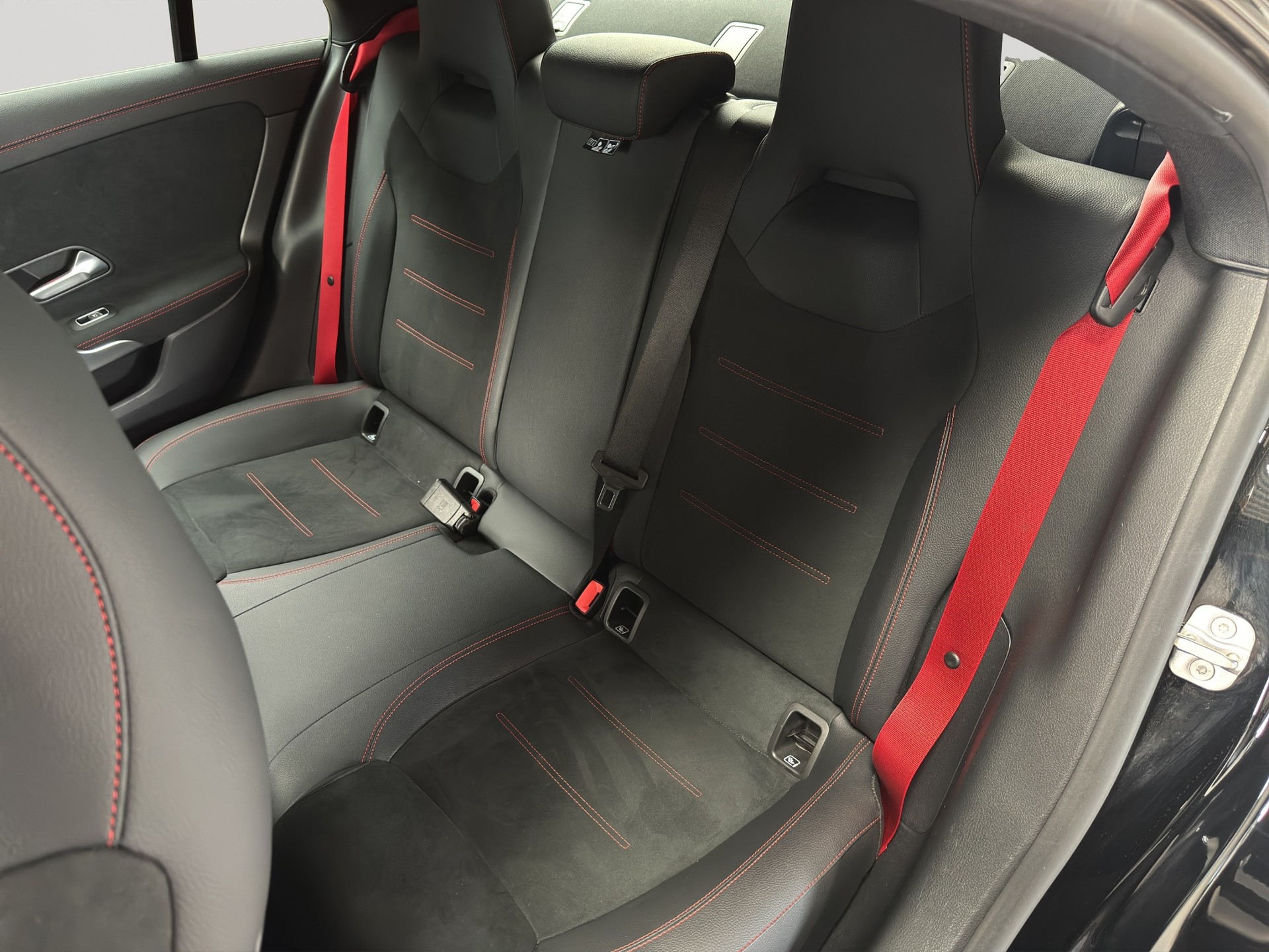 MERCEDES-BENZ CLA 35 AMG 4Matic 7G-DCT Night-image-7