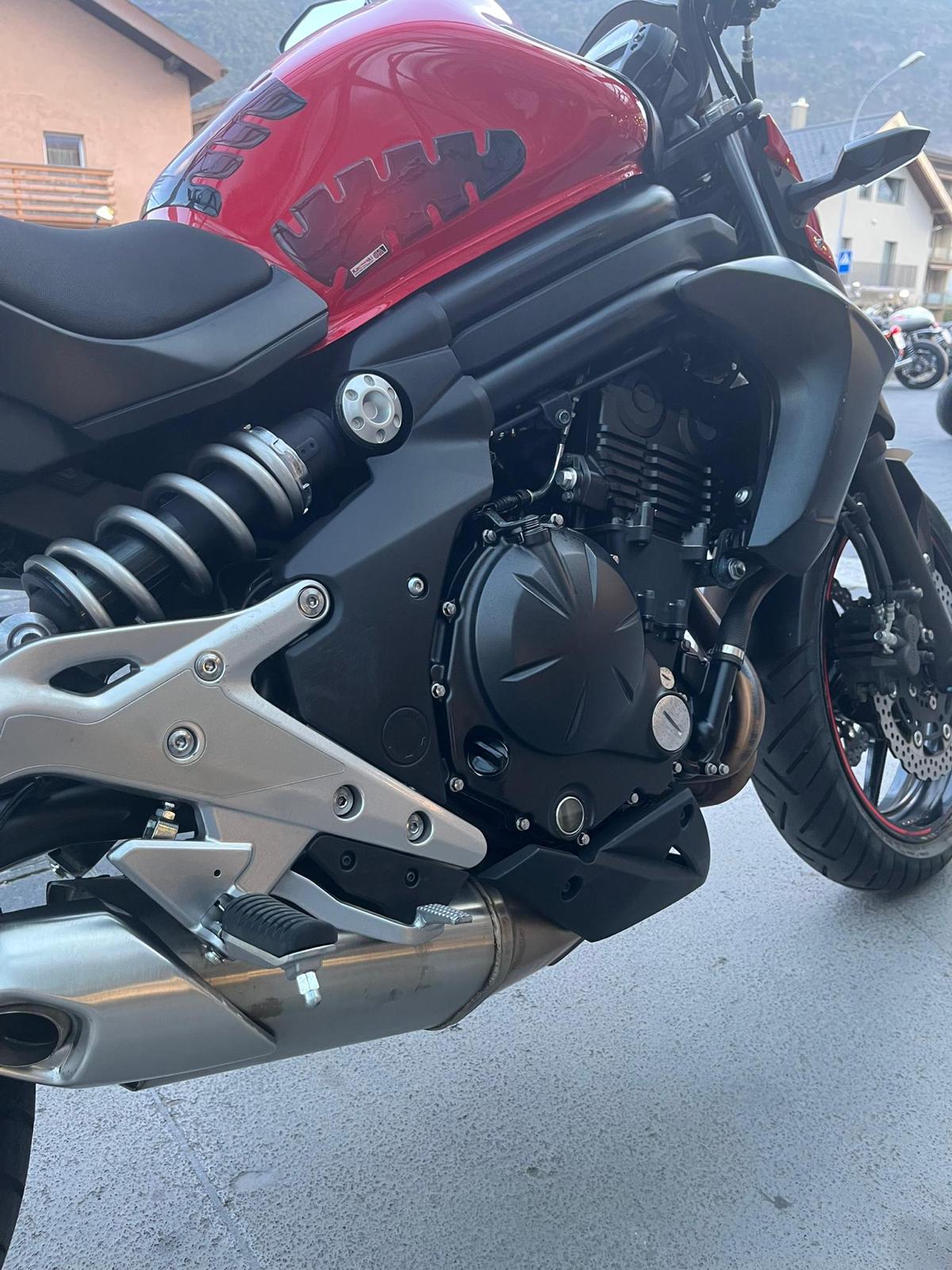 KAWASAKI ER-6n-image-3