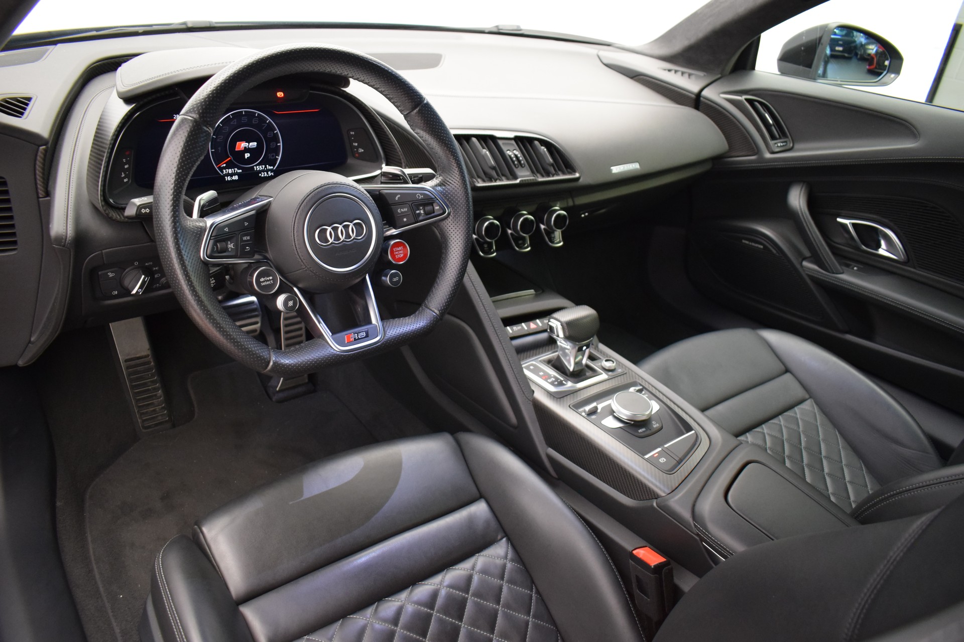 AUDI R8 Coupé 5.2 plus S-Tronic-image-18
