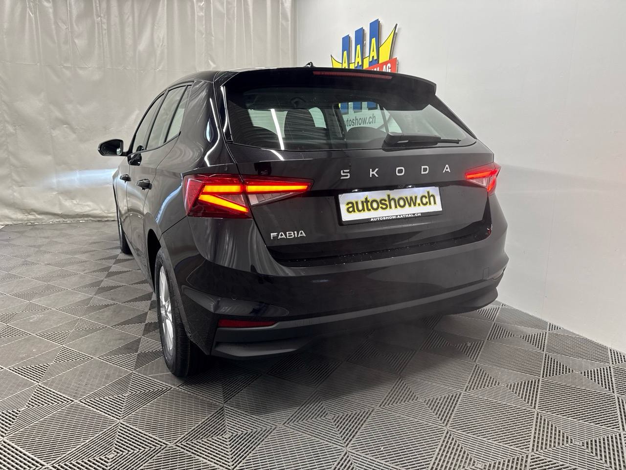 SKODA Fabia 1.0 TSI Selection DSG-image-12