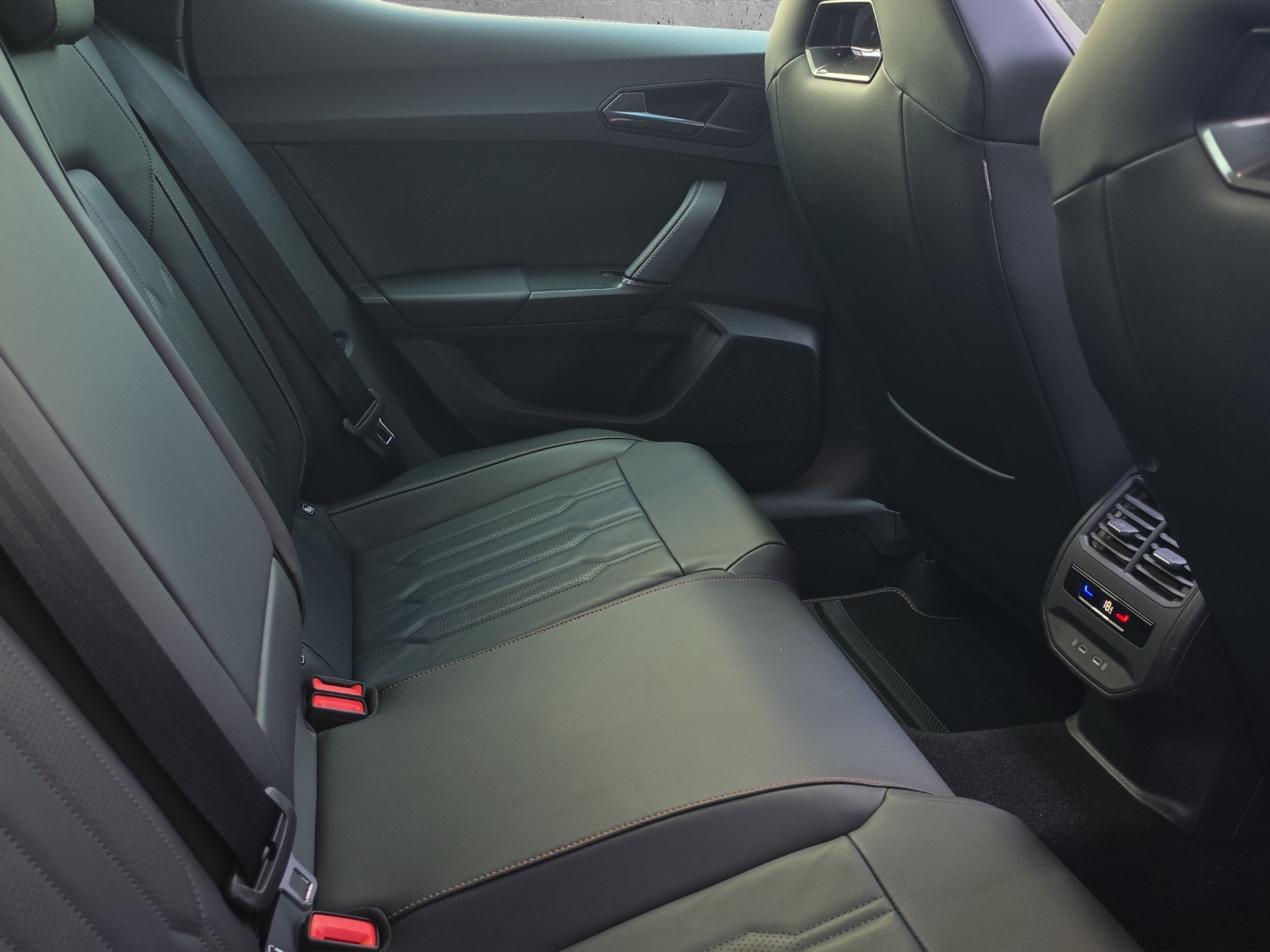 CUPRA LEON VZ 2.0 TSI DSG "Tieferlegung"-image-12