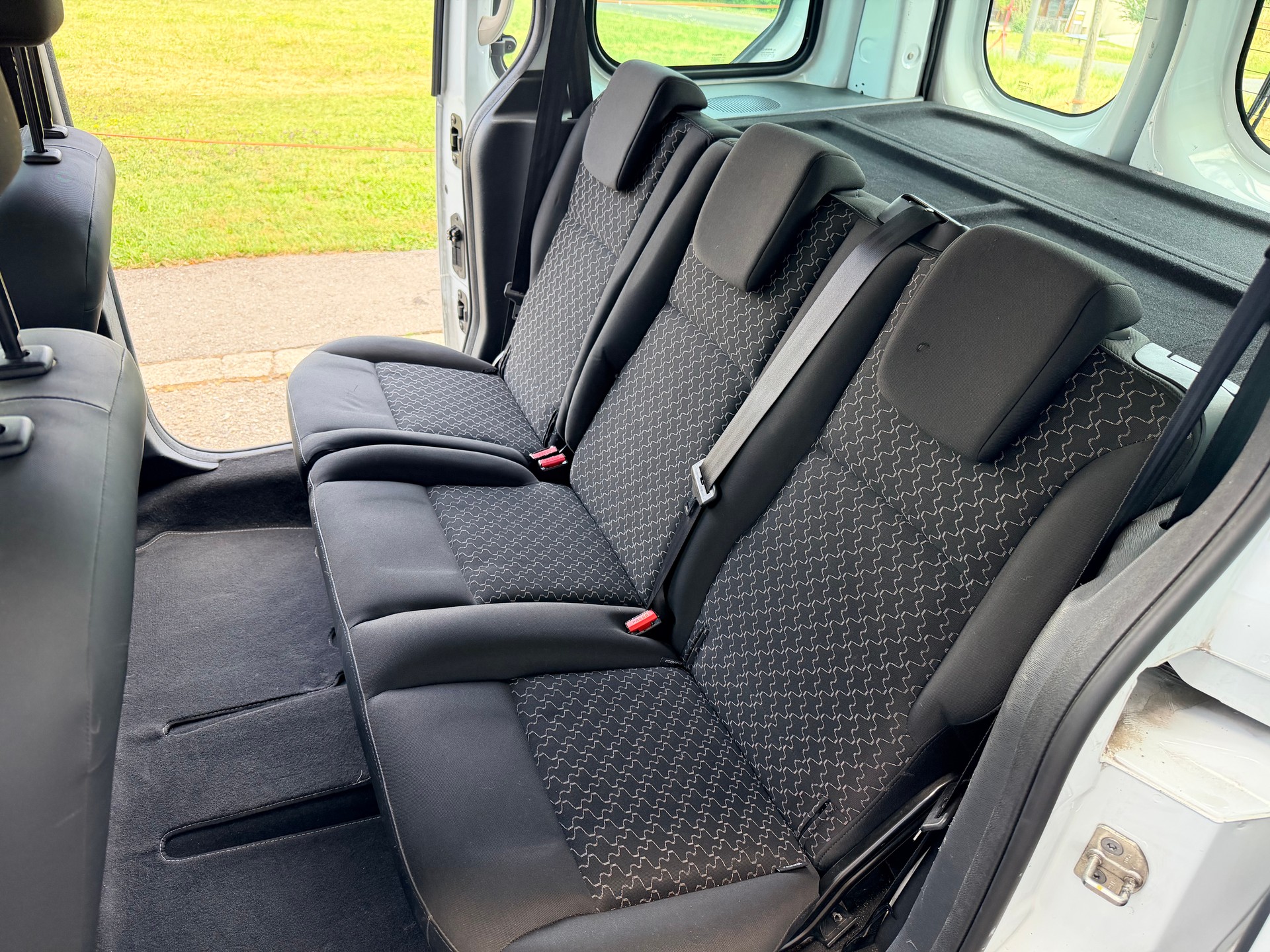 RENAULT Kangoo 1.6 16V Dynamique-image-9