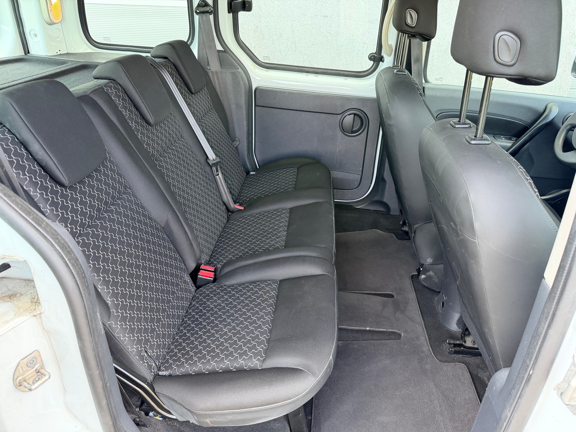 RENAULT Kangoo 1.6 16V Dynamique-image-8