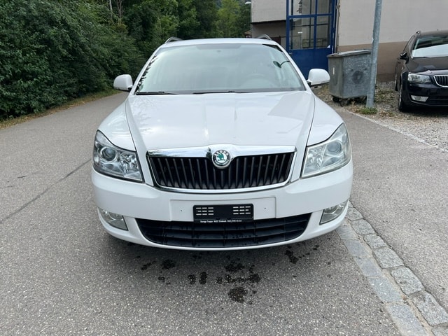 SKODA Octavia Combi 1.6 TDI Elegance DSG-image-1