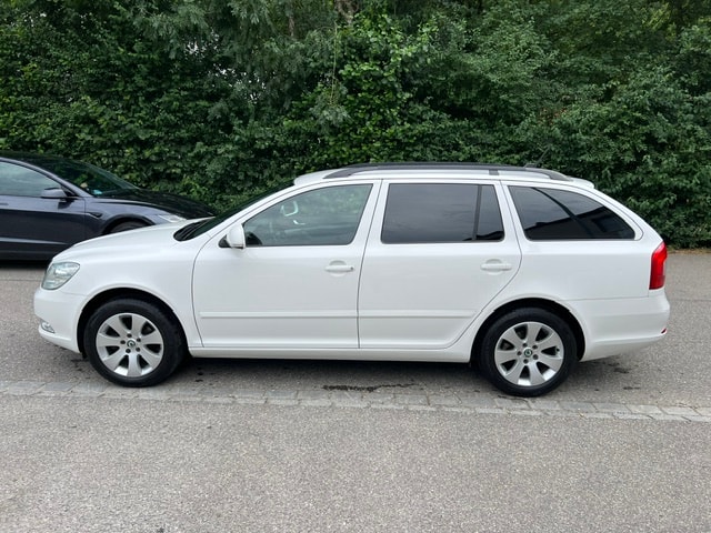 SKODA Octavia Combi 1.6 TDI Elegance DSG-image-7