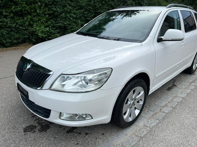 SKODA Octavia Combi 1.6 TDI Elegance DSG-image-0