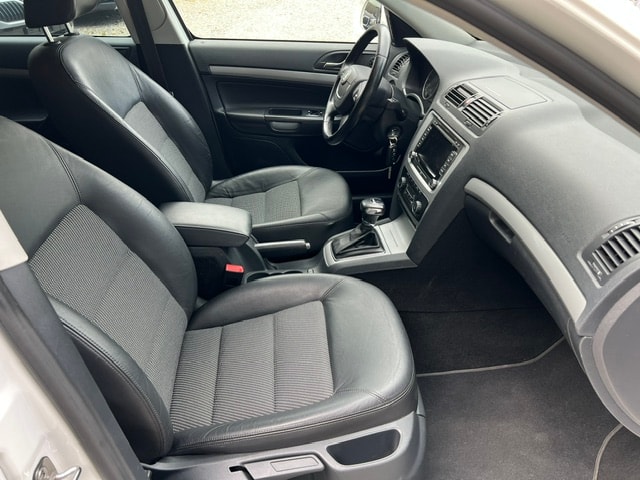 SKODA Octavia Combi 1.6 TDI Elegance DSG-image-12