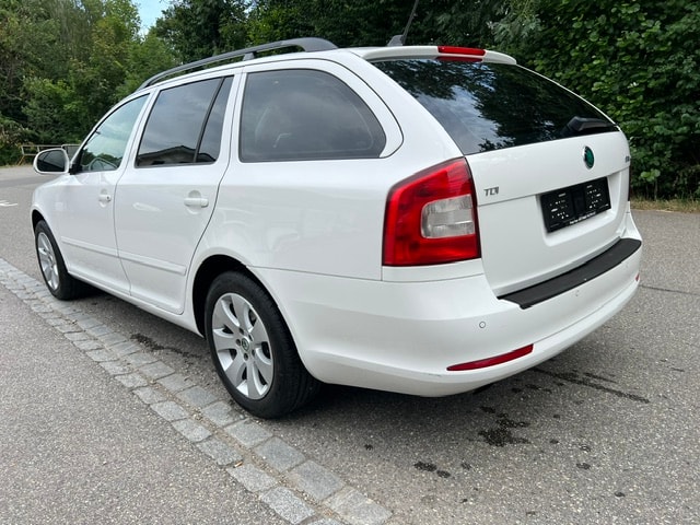 SKODA Octavia Combi 1.6 TDI Elegance DSG-image-6