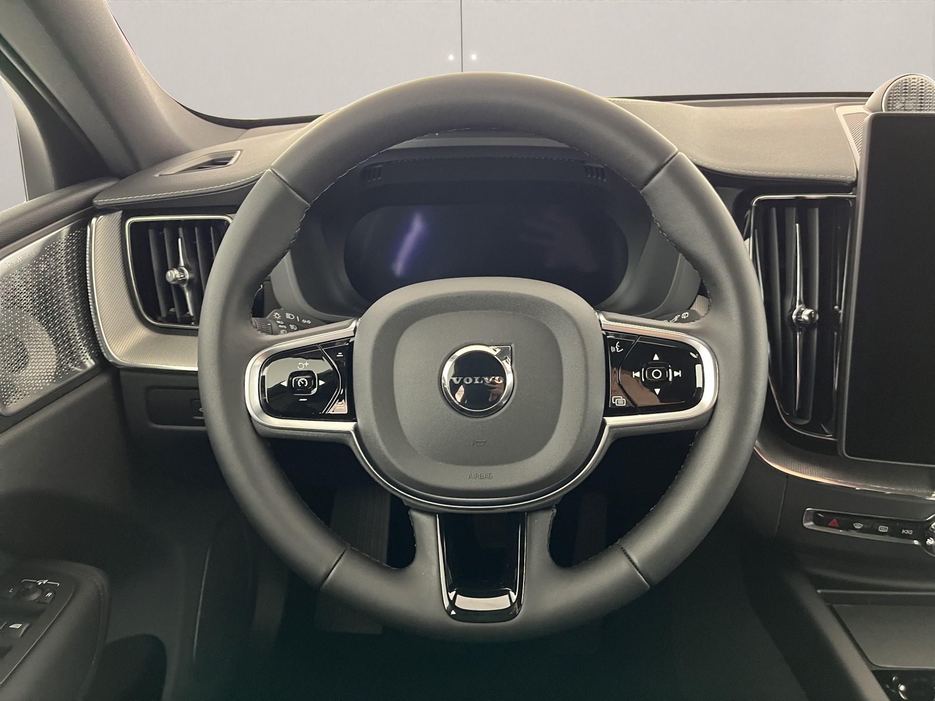 VOLVO XC60 2.0 T8 TE Black Edition eAWD-image-10
