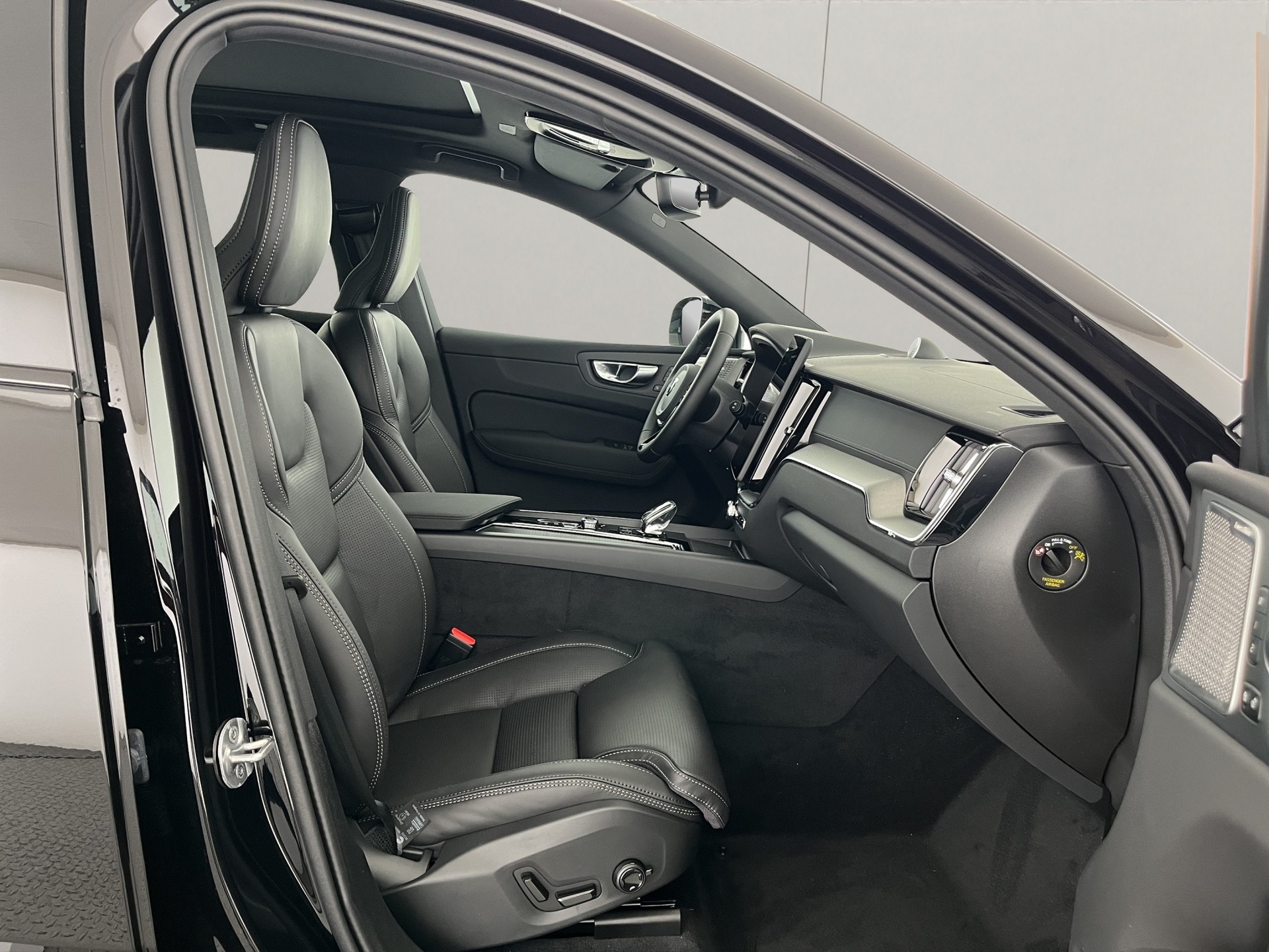 VOLVO XC60 2.0 T8 TE Black Edition eAWD-image-8