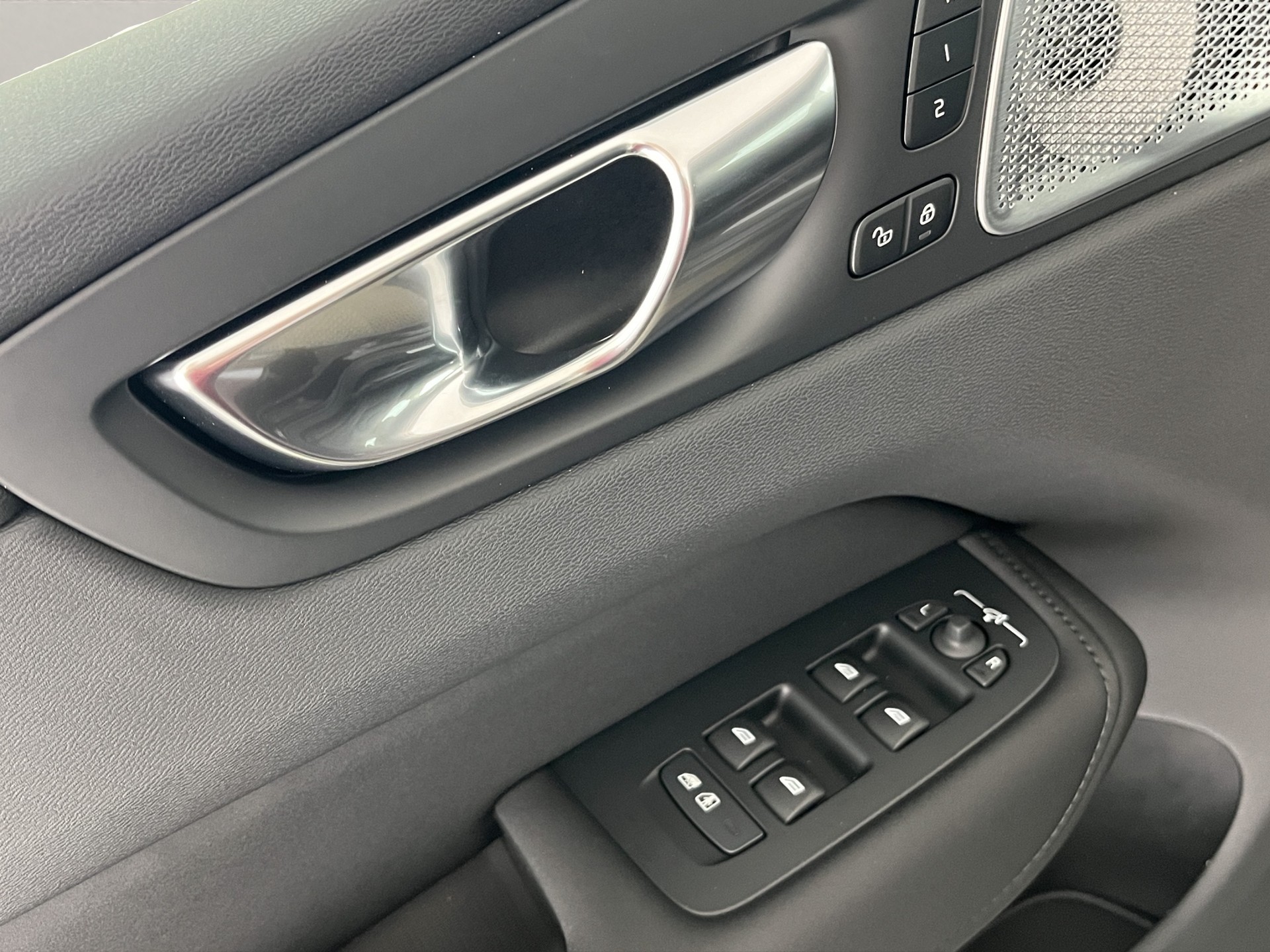 VOLVO XC60 2.0 T8 TE Black Edition eAWD-image-11