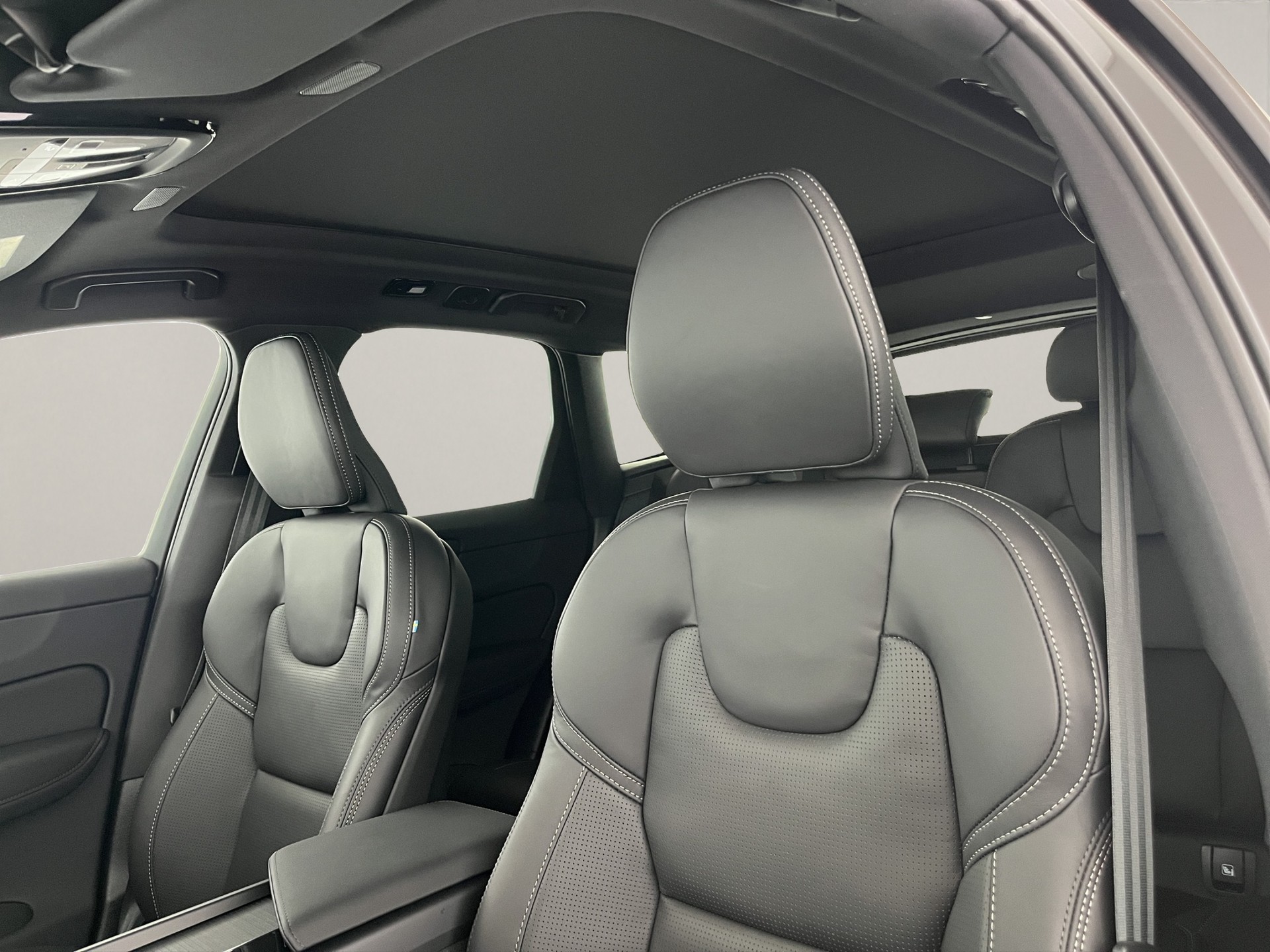 VOLVO XC60 2.0 T8 TE Black Edition eAWD-image-16