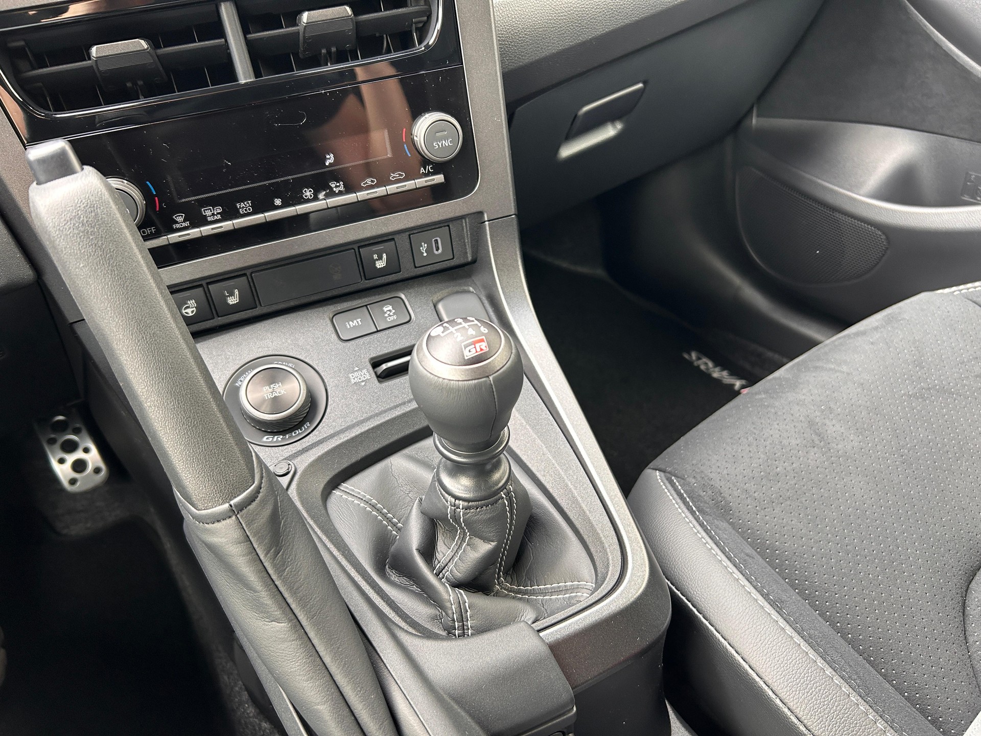 TOYOTA GR Yaris 1.6 Turbo Sport 4x4-image-12