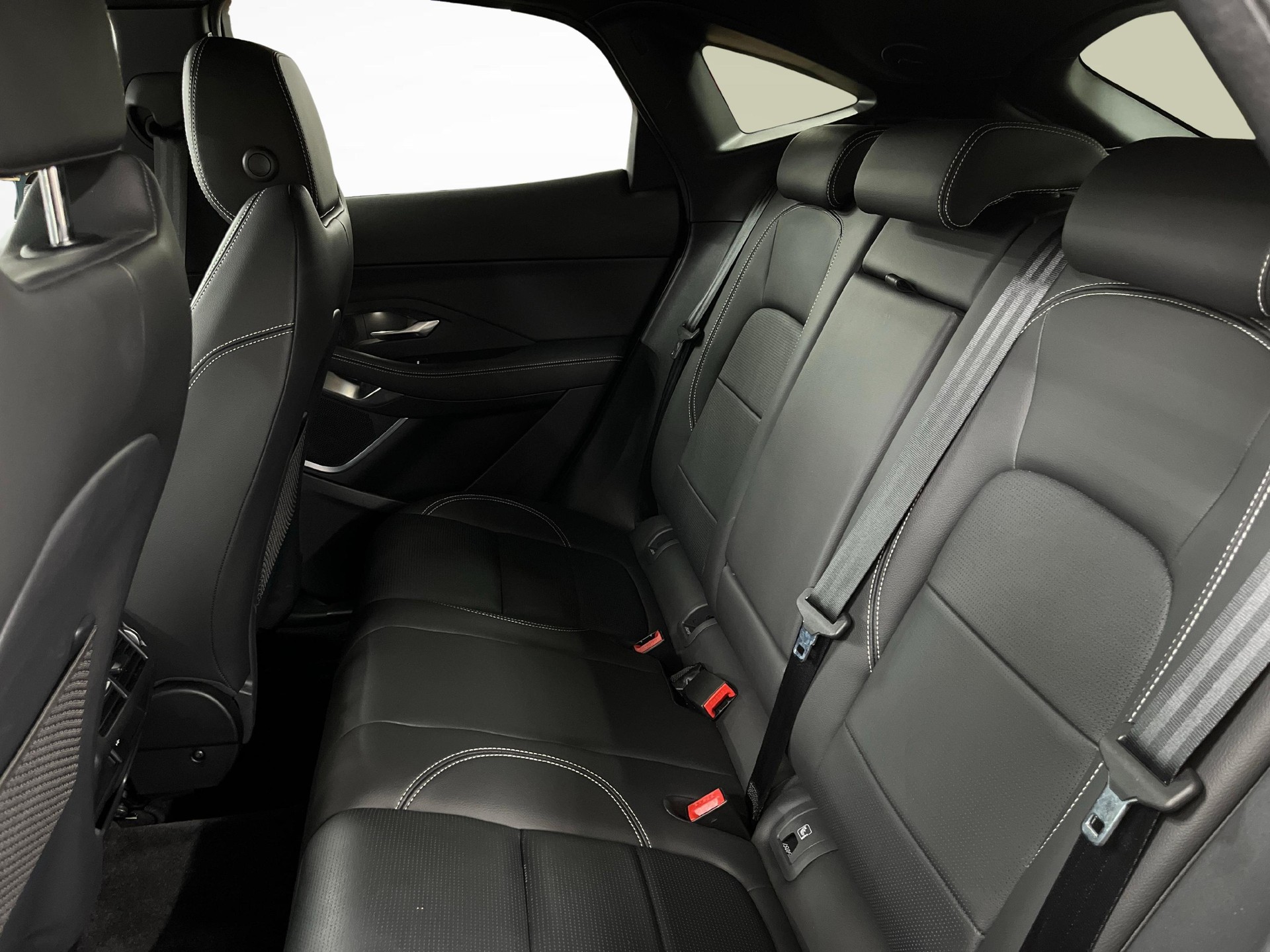 JAGUAR E-Pace 2.0 I4 200 R-Dynamic S AWD-image-10