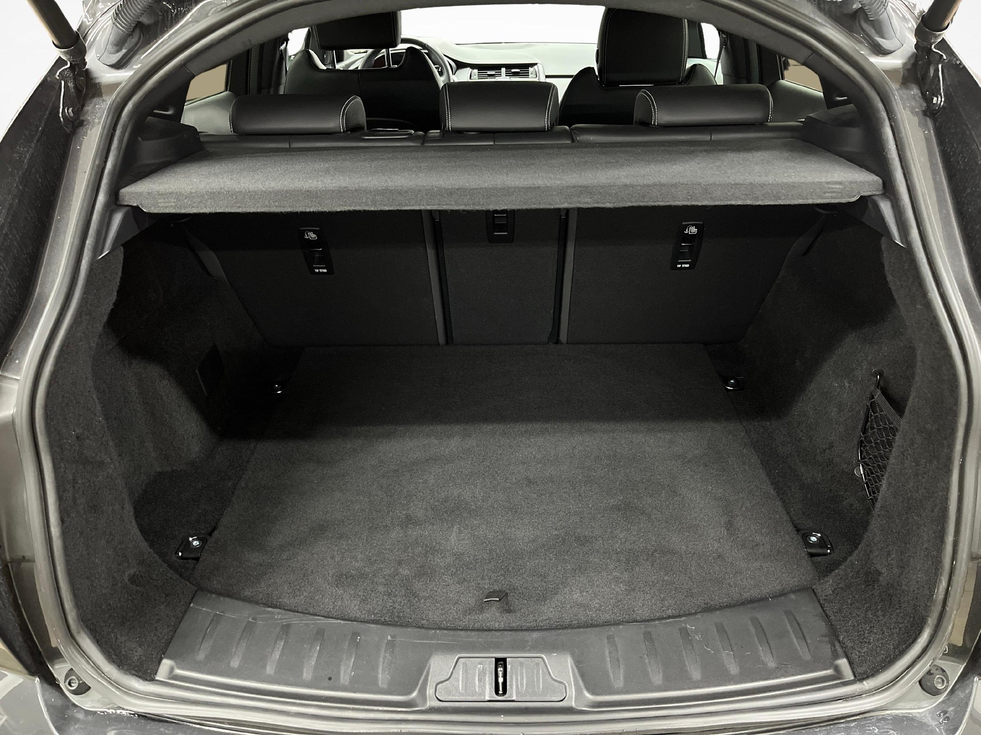 JAGUAR E-Pace 2.0 I4 200 R-Dynamic S AWD-image-11