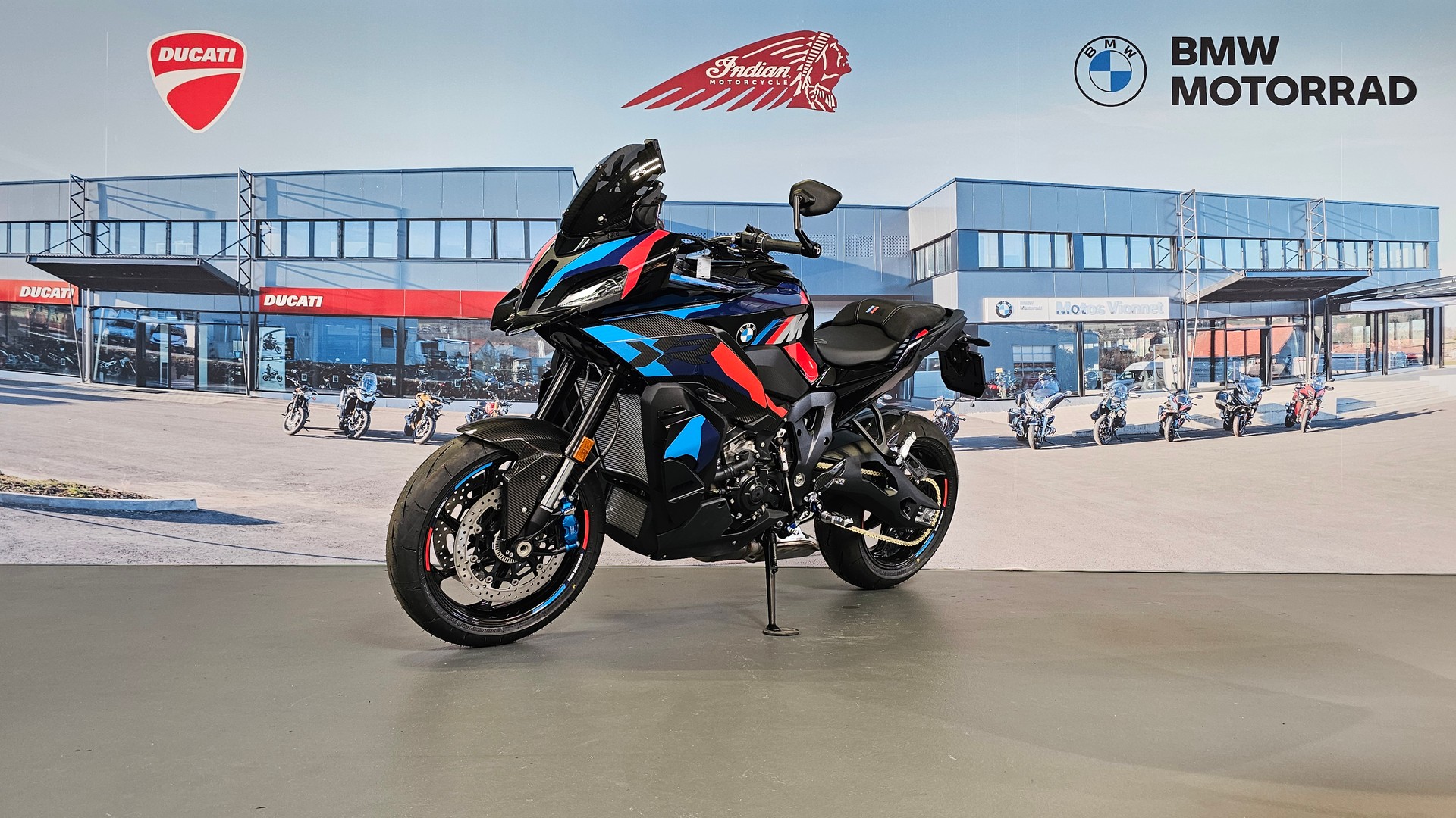 BMW M 1000 XR-showroom-element-2