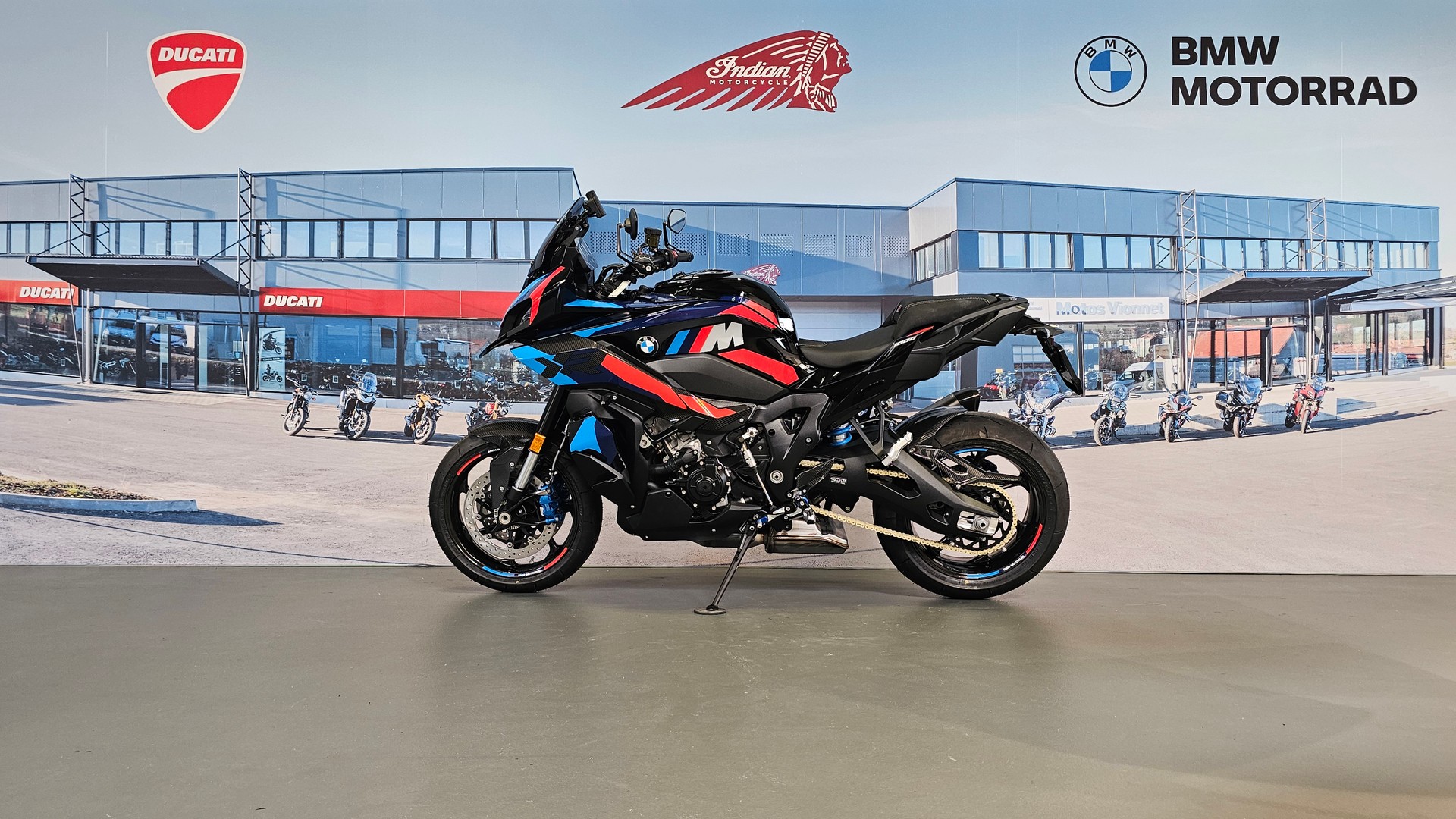 BMW M 1000 XR-showroom-element-3