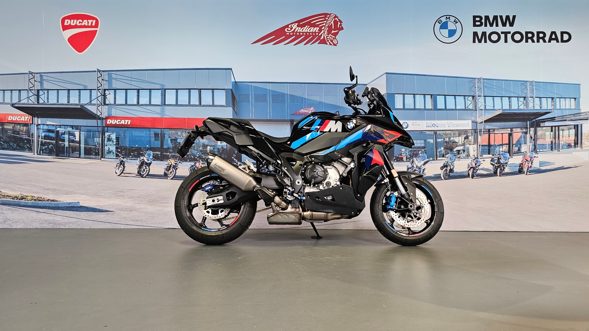 BMW M 1000 XR-image-4