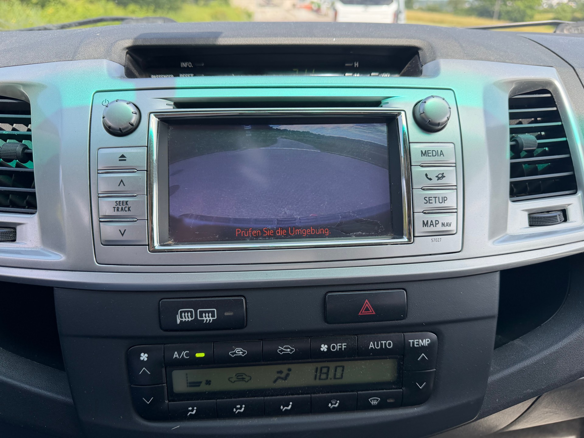 TOYOTA Hilux 3.0 4WD Double Cab Sol Premium A-image-5