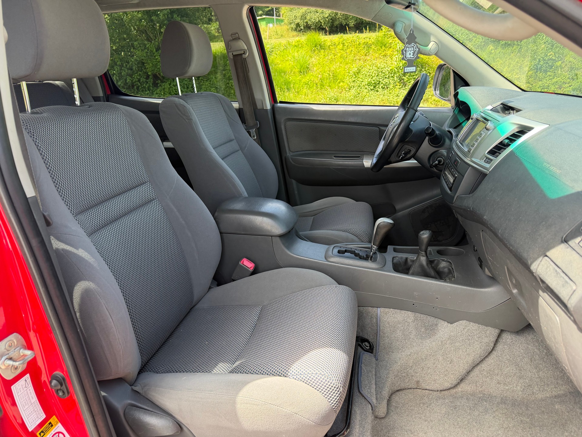 TOYOTA Hilux 3.0 4WD Double Cab Sol Premium A-image-8