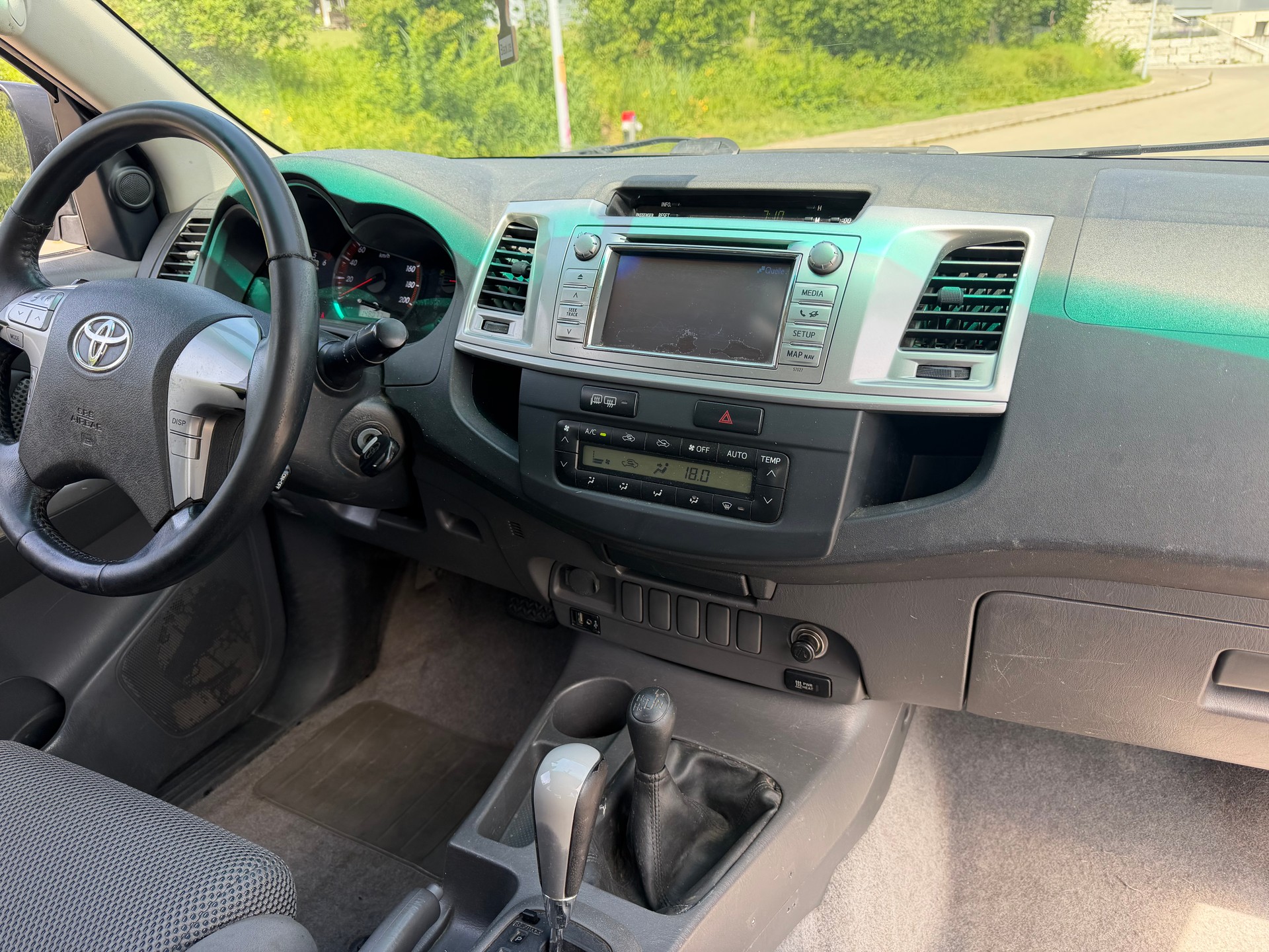 TOYOTA Hilux 3.0 4WD Double Cab Sol Premium A-image-6