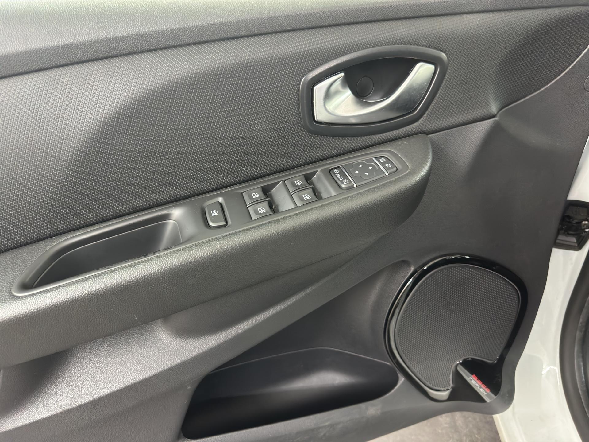 RENAULT Clio Grandtour 1.2 16V T Swiss Edition EDC-image-19