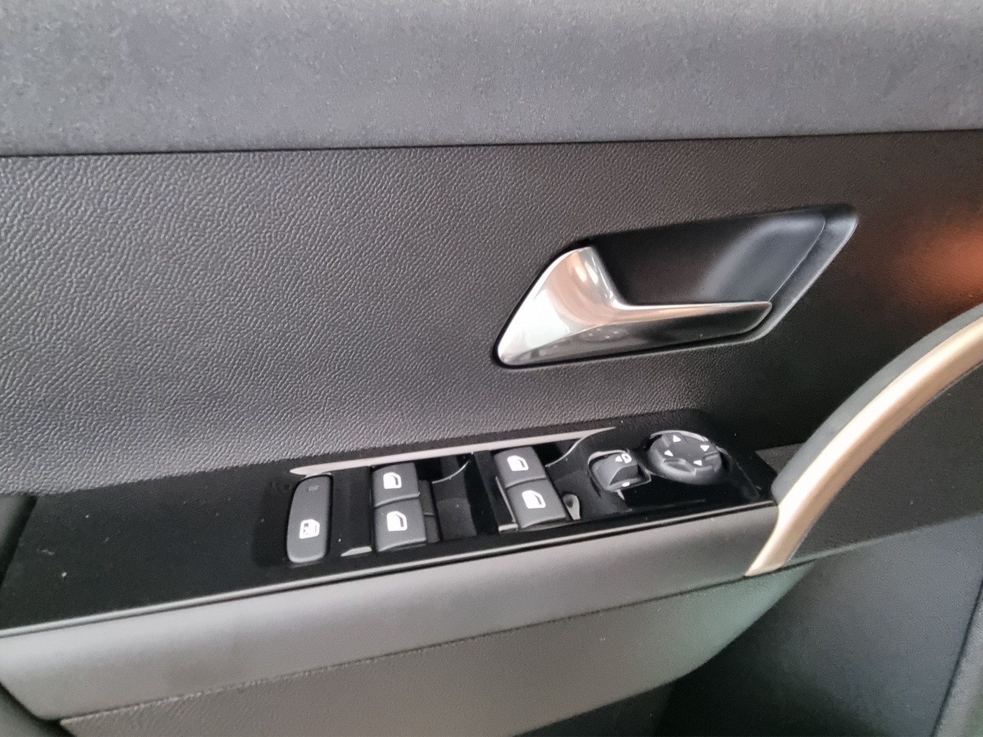 LANCIA Ypsilon Elektro 156 LX-image-11