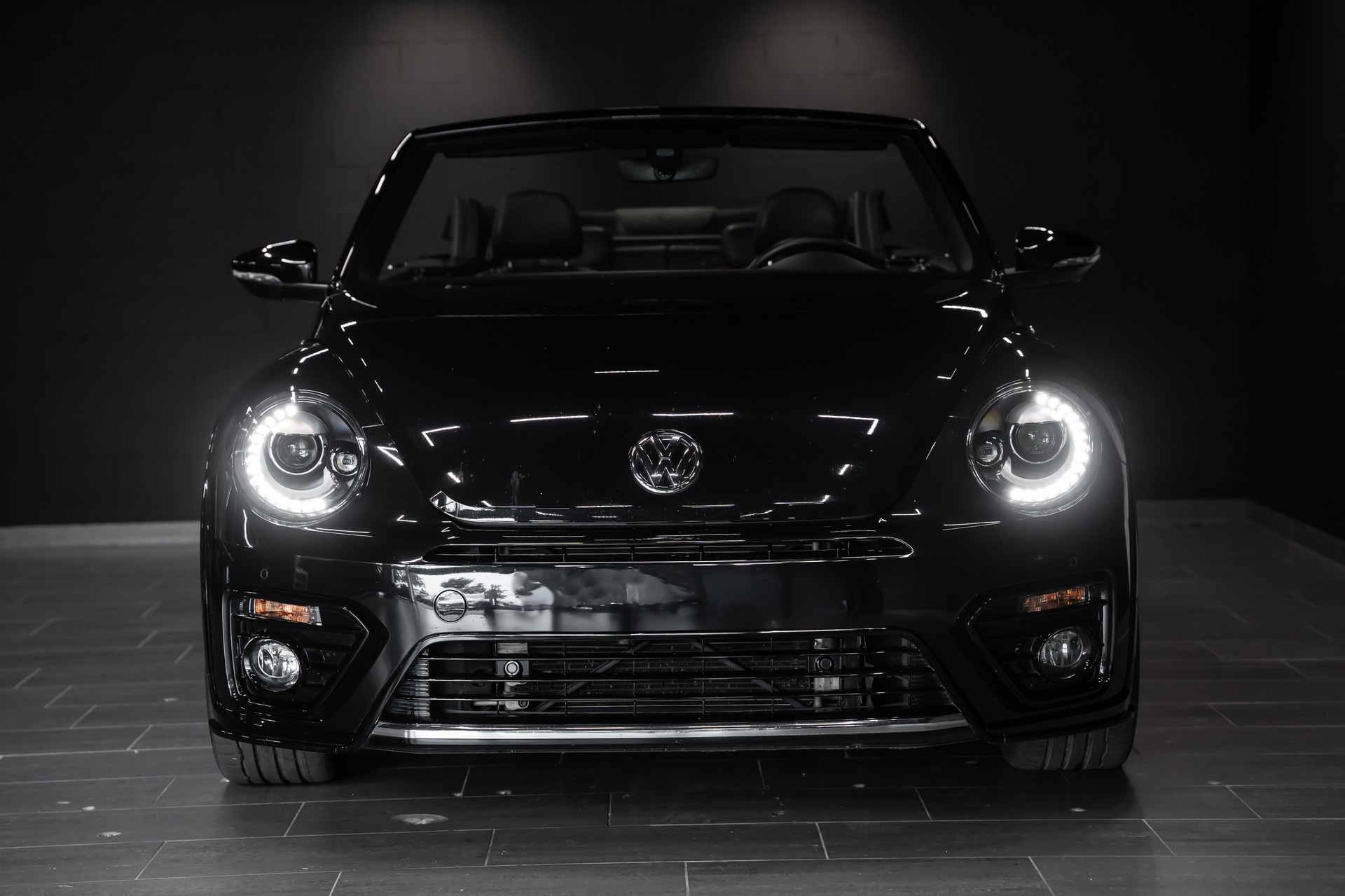 VW Beetle Cabriolet 2.0 TSI BMT R-Line DSG / Exclusive Manufaktur / Vienna / Bi-Xenon / Salvador Felgen / Waschdüsen beheizt-image-6