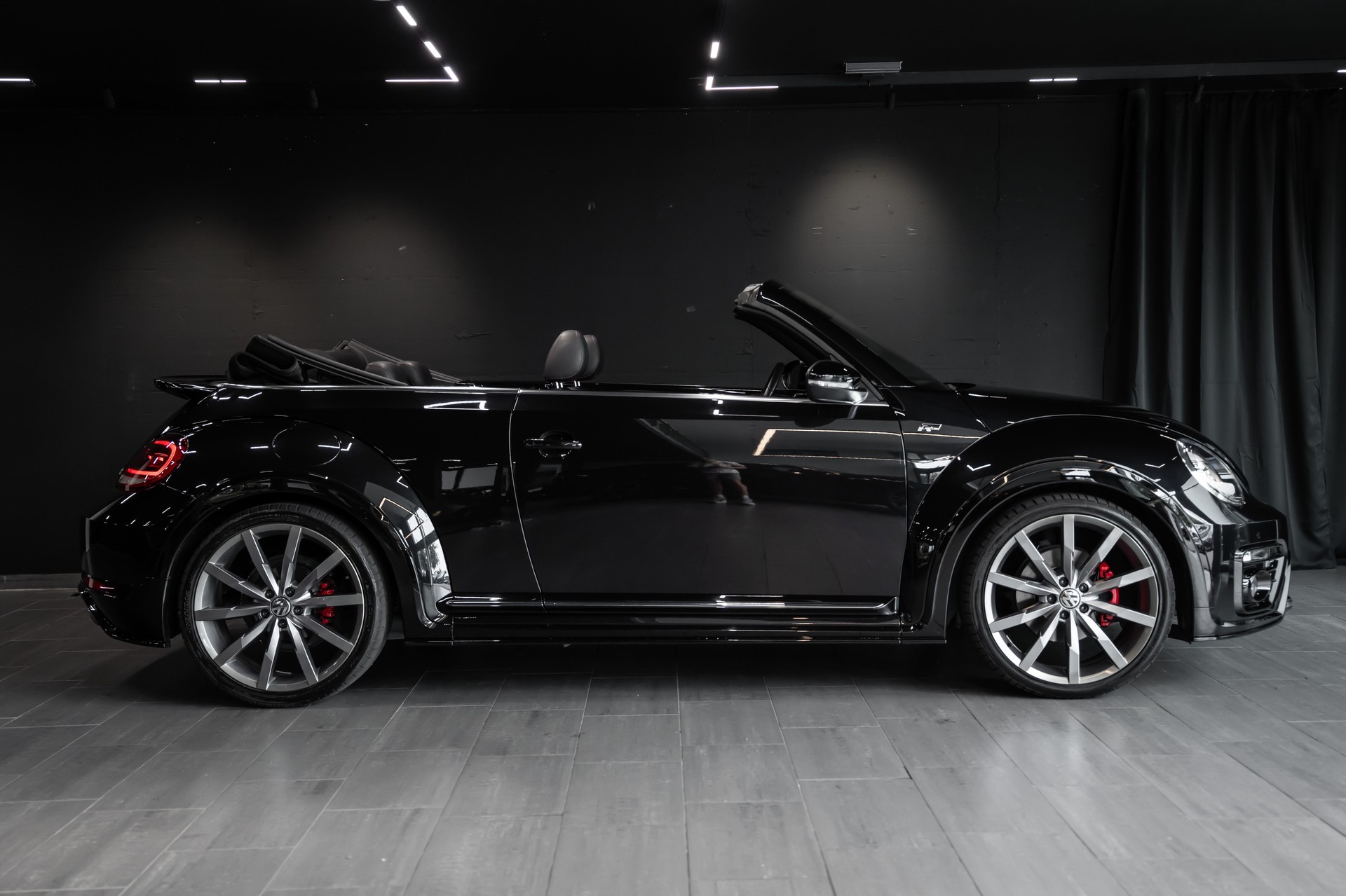 VW Beetle Cabriolet 2.0 TSI BMT R-Line DSG / Exclusive Manufaktur / Vienna / Bi-Xenon / Salvador Felgen / Waschdüsen beheizt-image-4