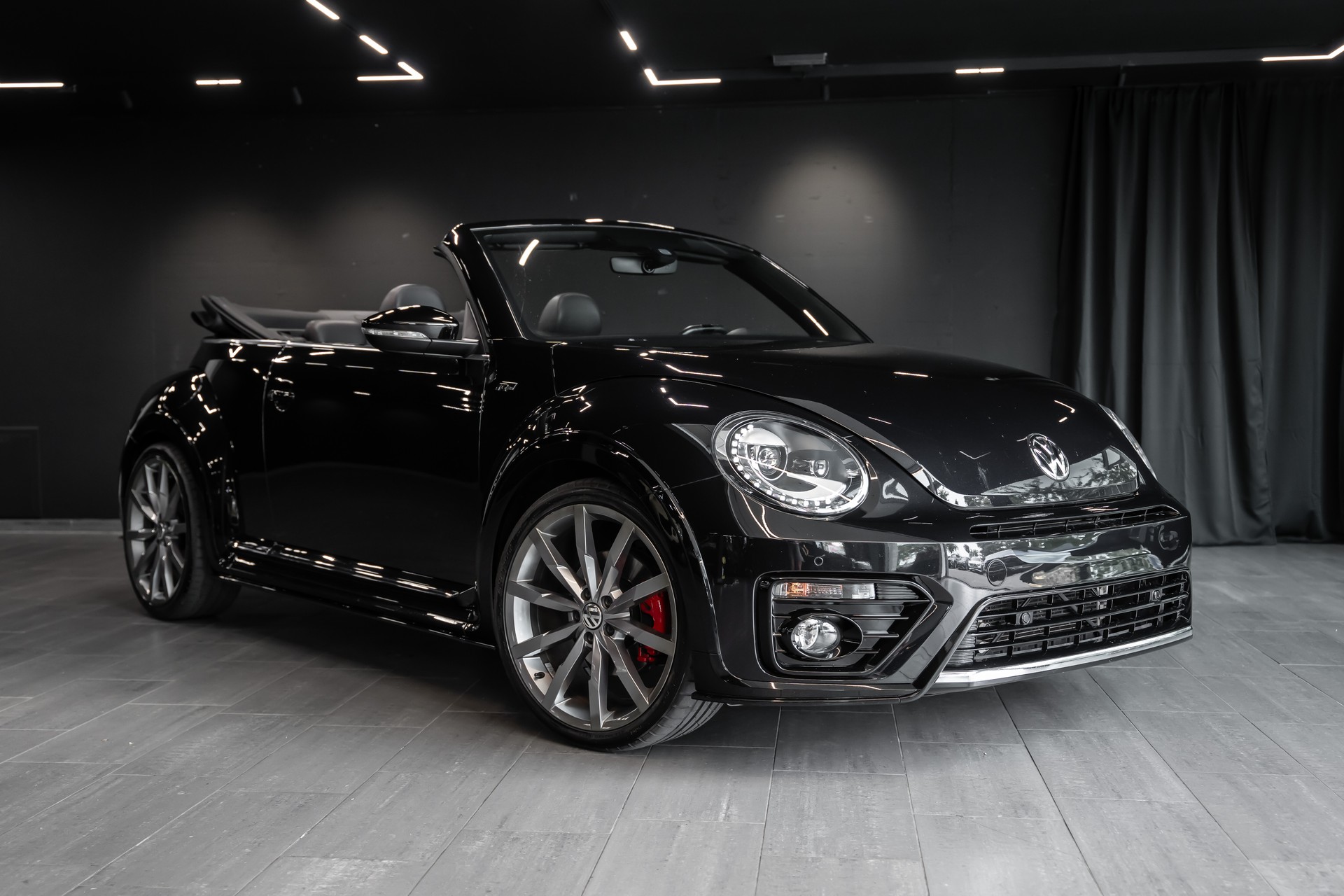 VW Beetle Cabriolet 2.0 TSI BMT R-Line DSG / Exclusive Manufaktur / Vienna / Bi-Xenon / Salvador Felgen / Waschdüsen beheizt-image-0