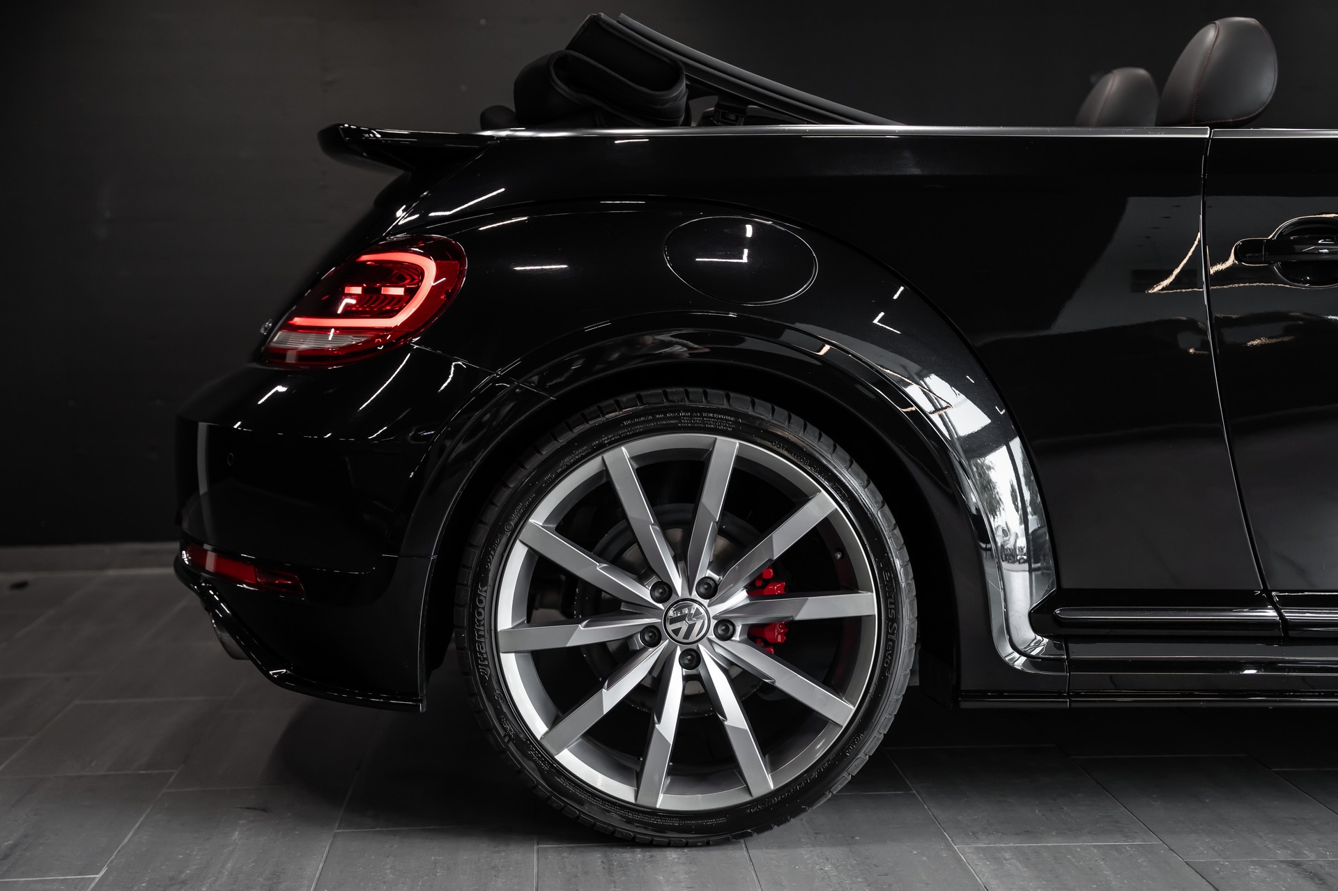 VW Beetle Cabriolet 2.0 TSI BMT R-Line DSG / Exclusive Manufaktur / Vienna / Bi-Xenon / Salvador Felgen / Waschdüsen beheizt-image-3