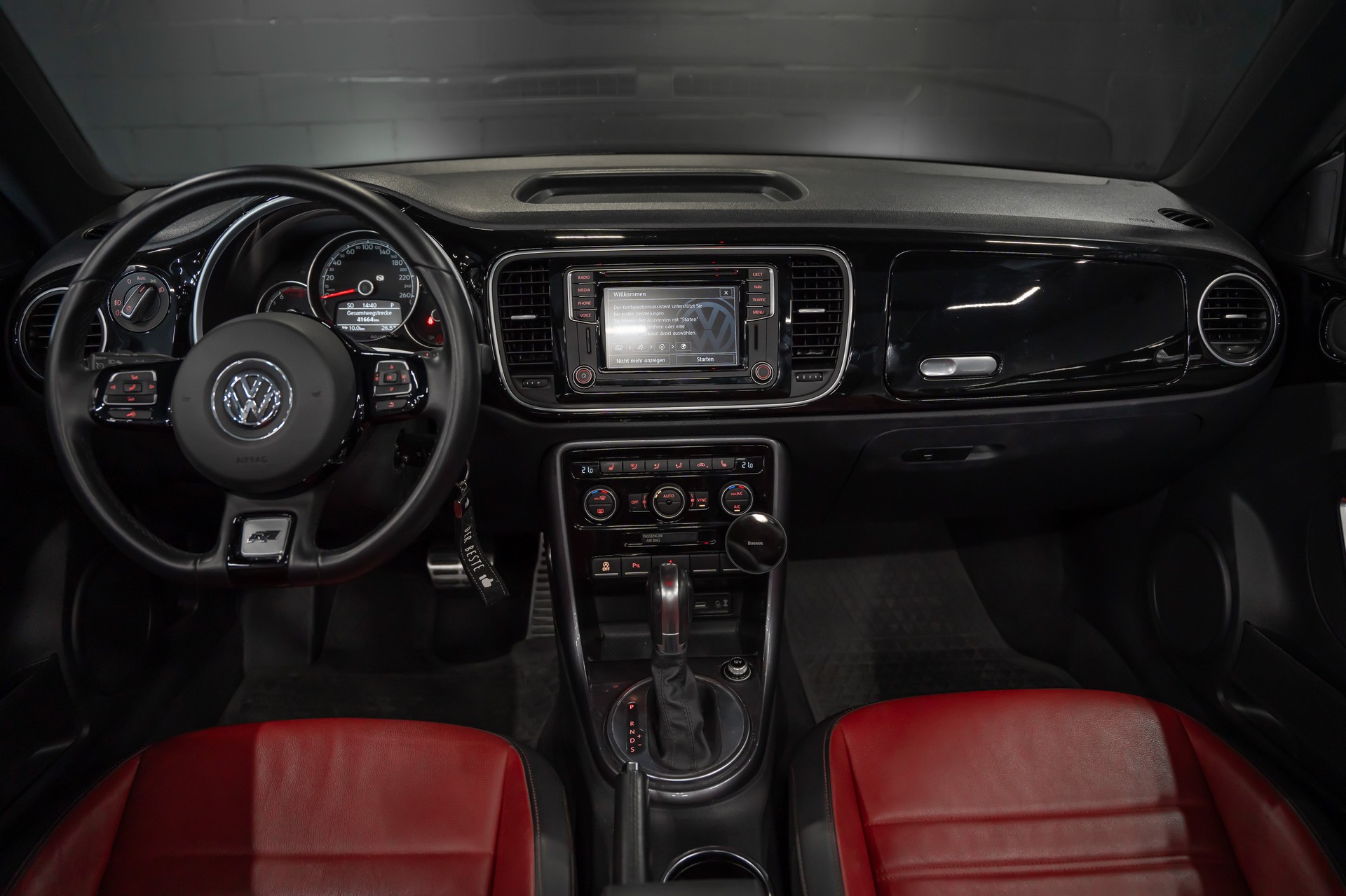 VW Beetle Cabriolet 2.0 TSI BMT R-Line DSG / Exclusive Manufaktur / Vienna / Bi-Xenon / Salvador Felgen / Waschdüsen beheizt-image-8