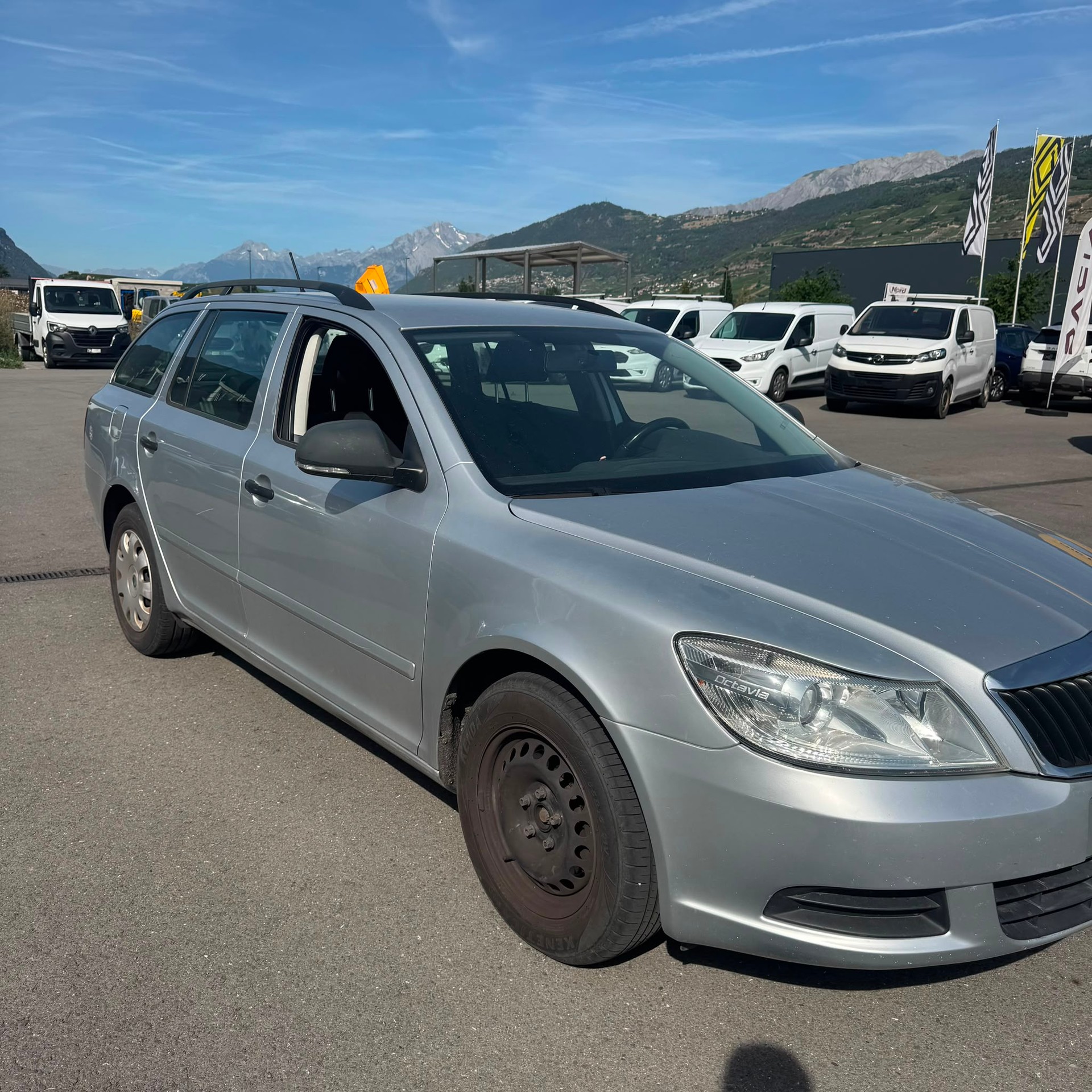 SKODA Octavia Combi 1.4 TSI Active-image-1