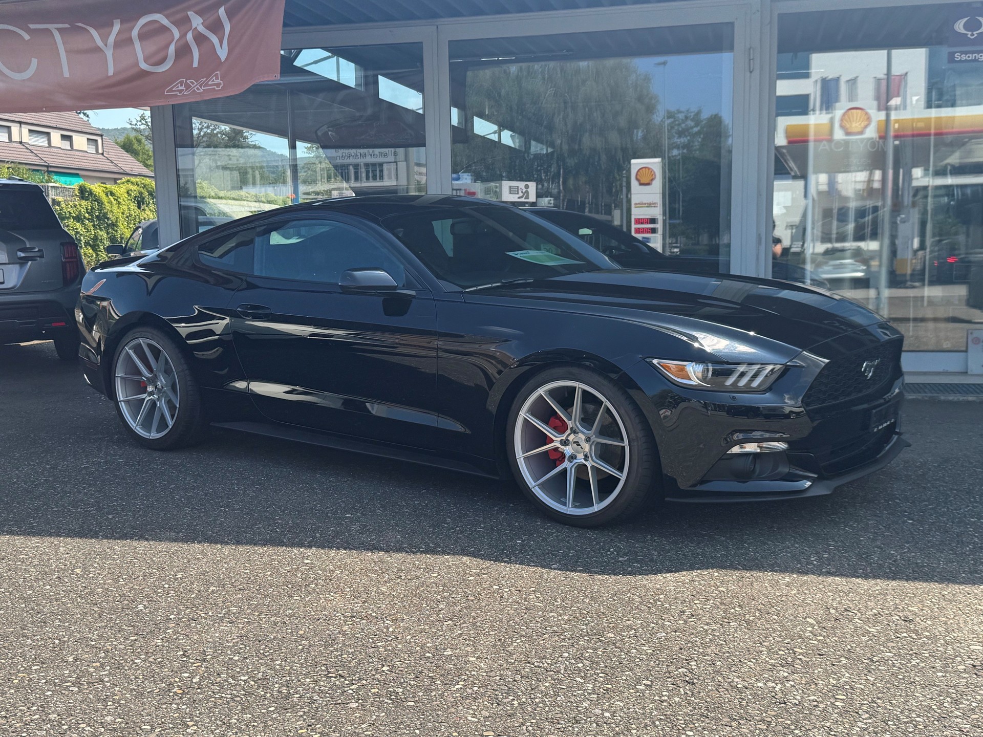 FORD Mustang 3.7-showroom-element-2