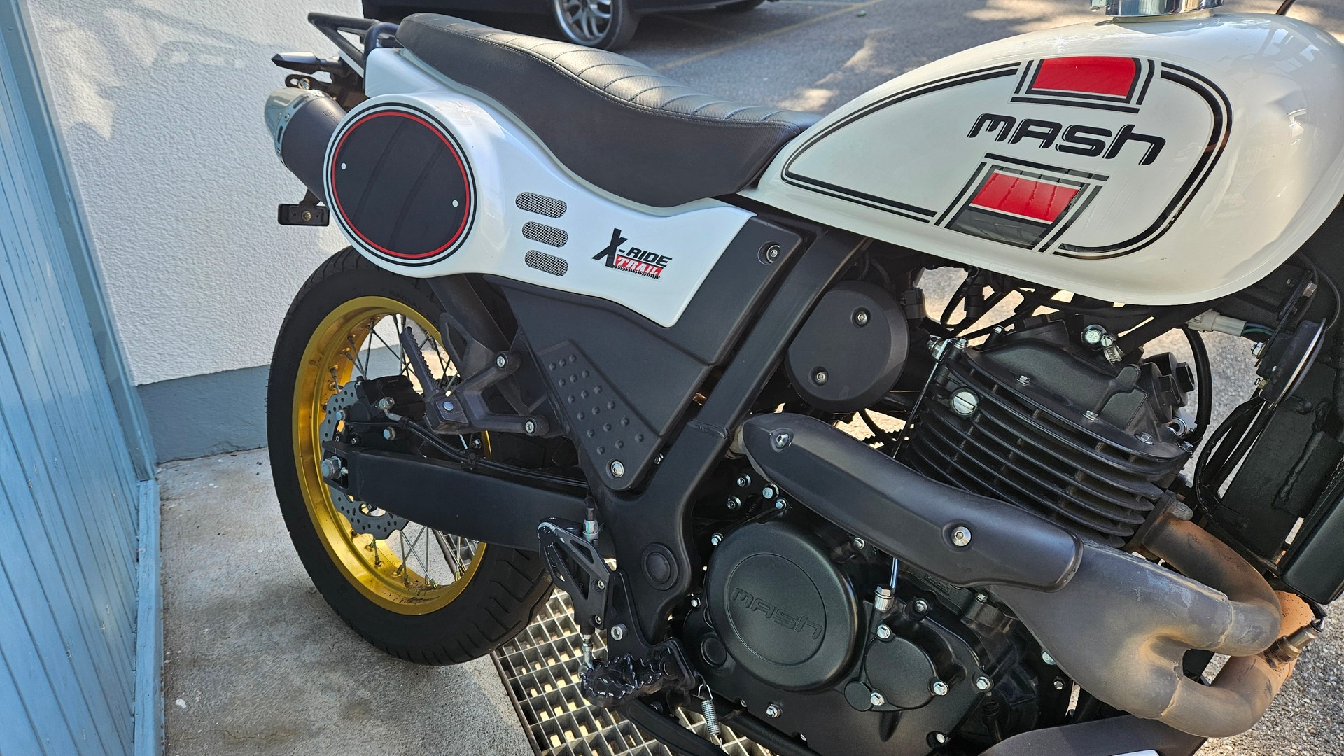 MASH 650 X-Ride-image-1