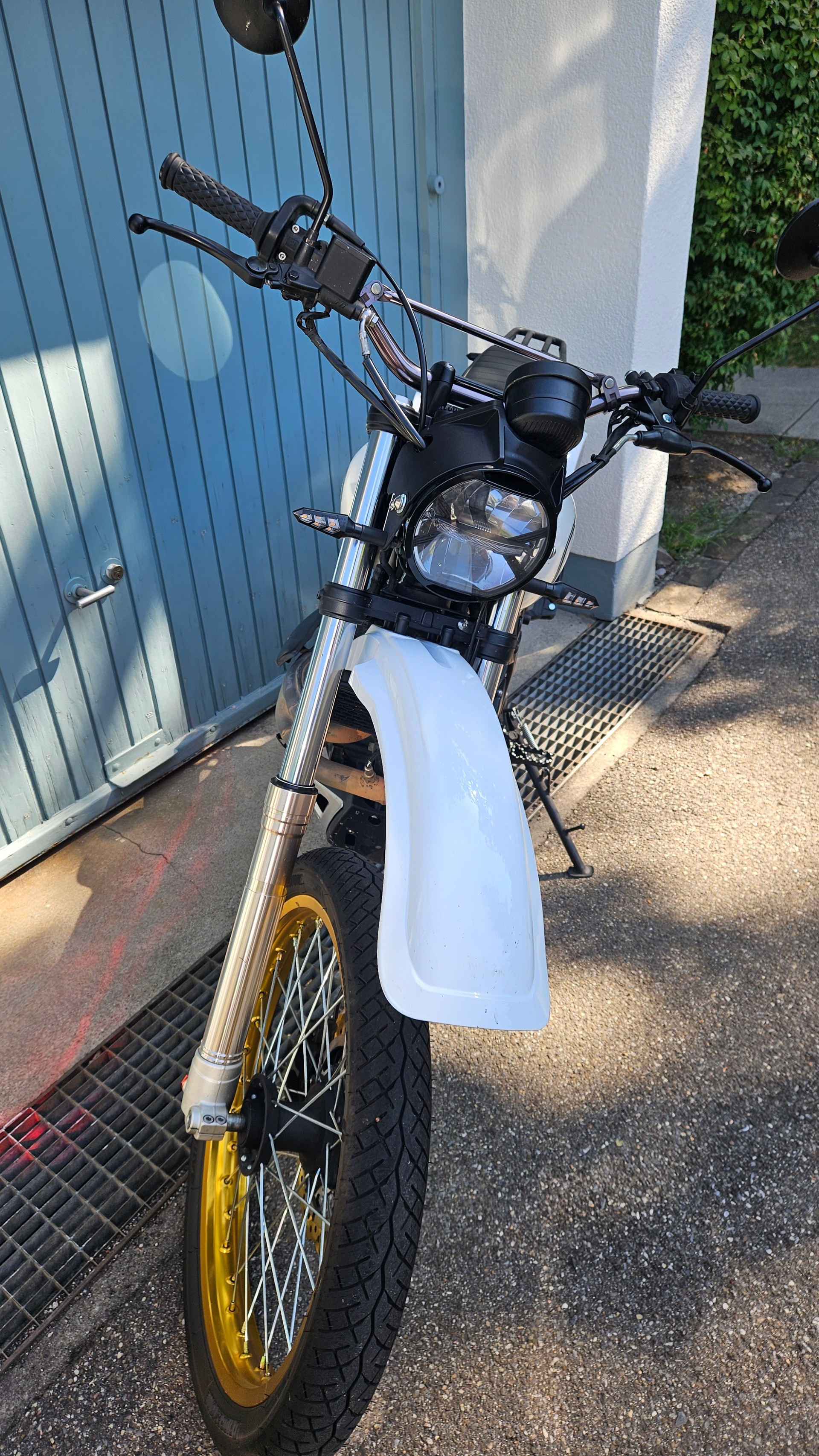 MASH 650 X-Ride-image-2