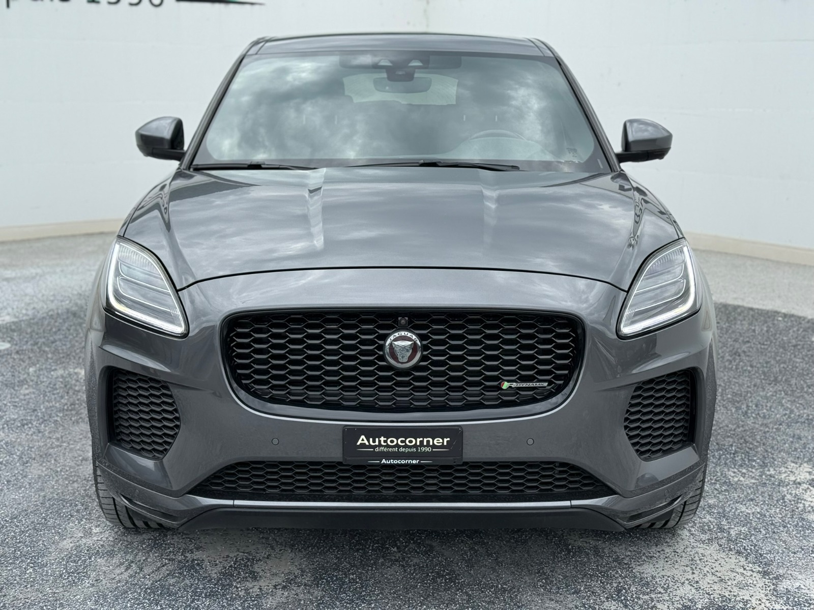 JAGUAR E-Pace 2.0d D240 R-Dynamic HSE AWD Automatik-image-1