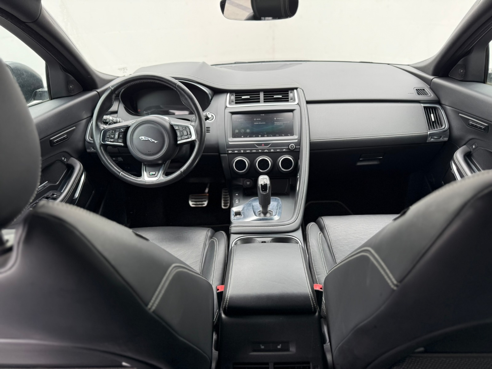 JAGUAR E-Pace 2.0d D240 R-Dynamic HSE AWD Automatik-image-5