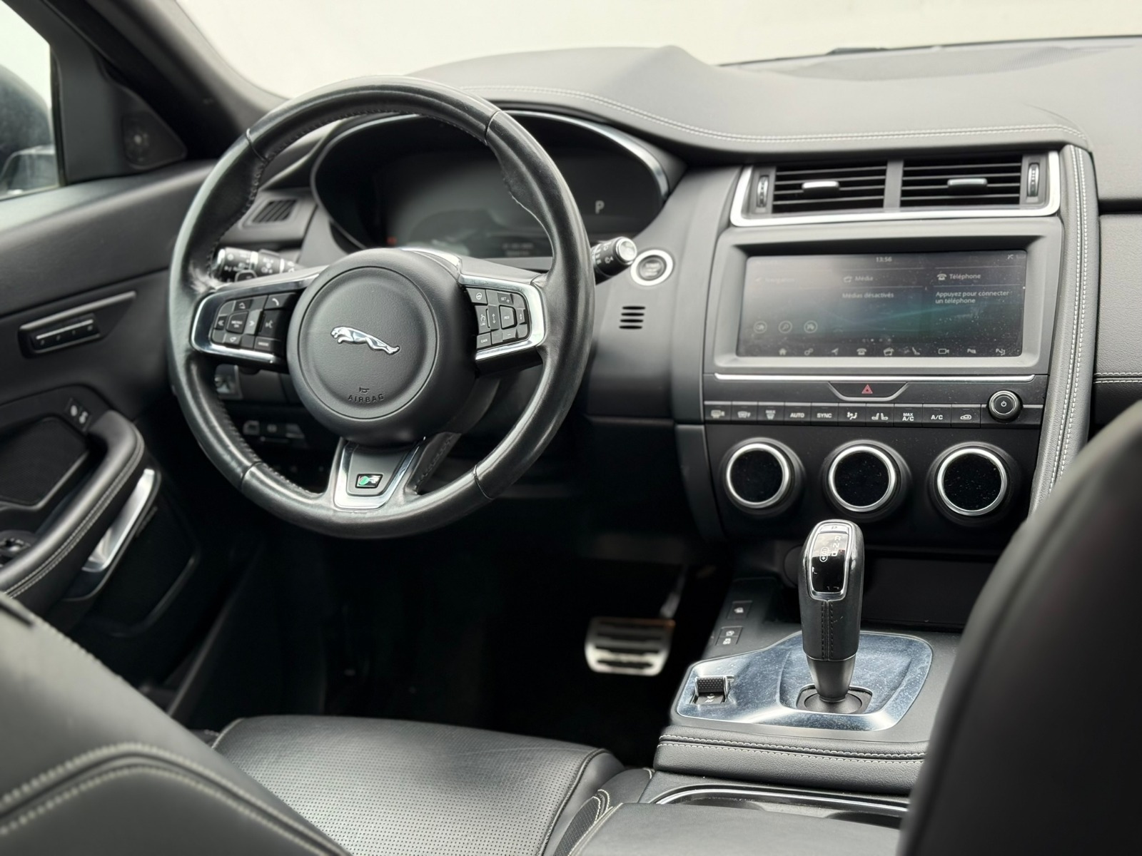 JAGUAR E-Pace 2.0d D240 R-Dynamic HSE AWD Automatik-image-4