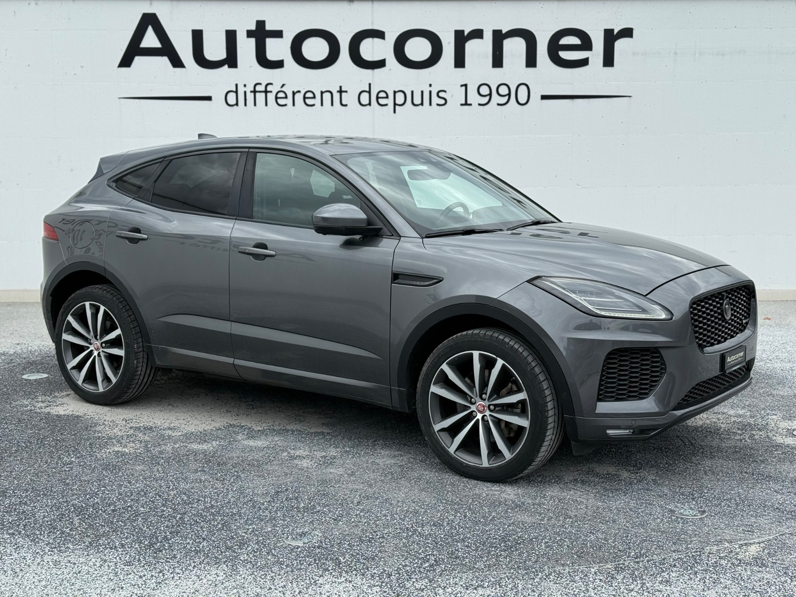 JAGUAR E-Pace 2.0d D240 R-Dynamic HSE AWD Automatik-image-2