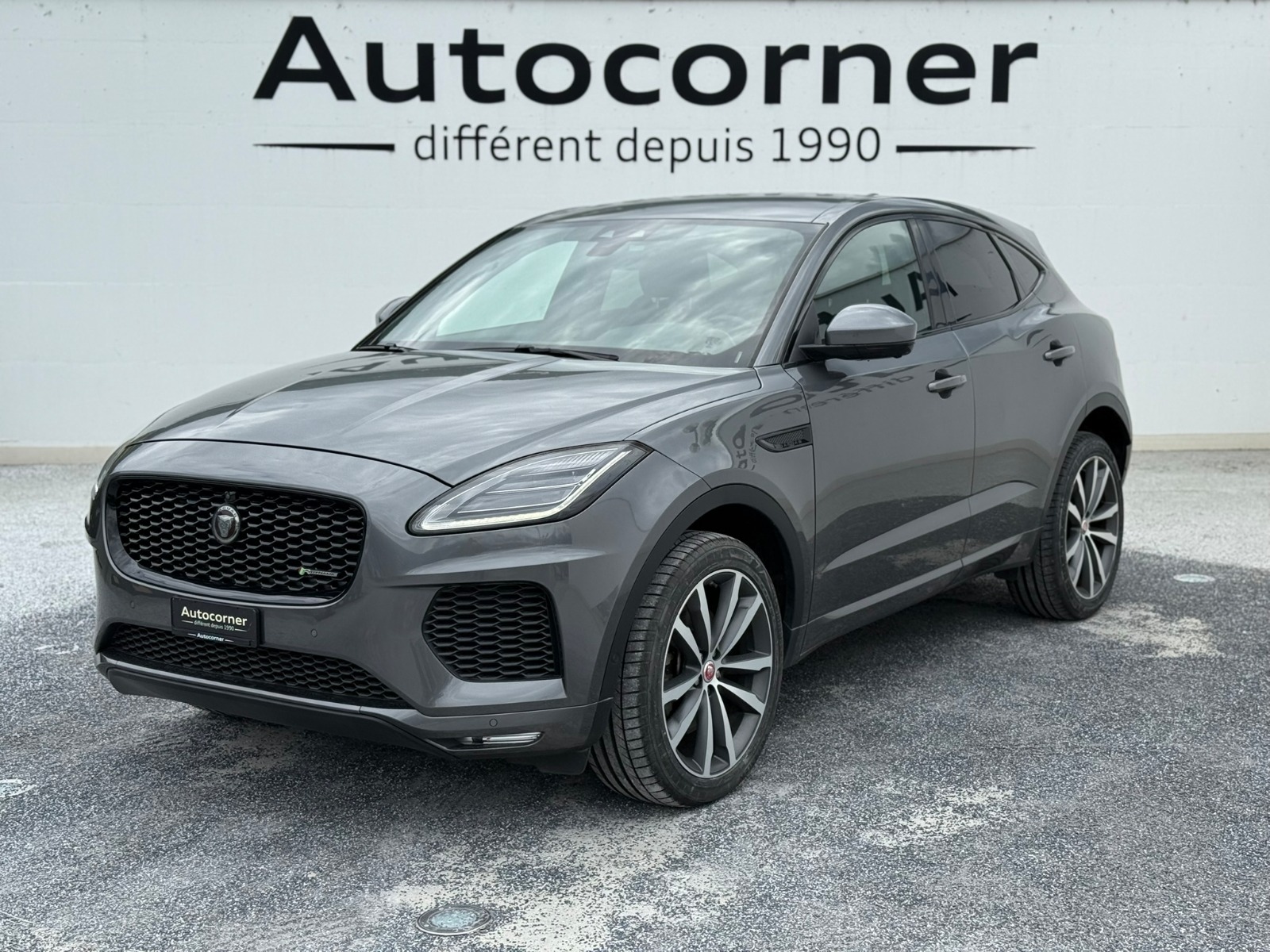 JAGUAR E-Pace 2.0d D240 R-Dynamic HSE AWD Automatik-image-0